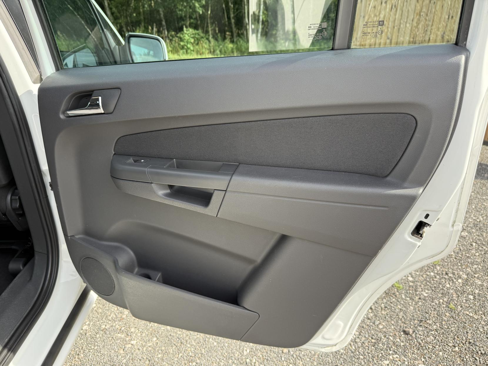 Vauxhall Zafira 1.7 CDTi ecoFLEX Design MPV 5dr Diesel Manual Euro 5 (SNav) (110 ps)