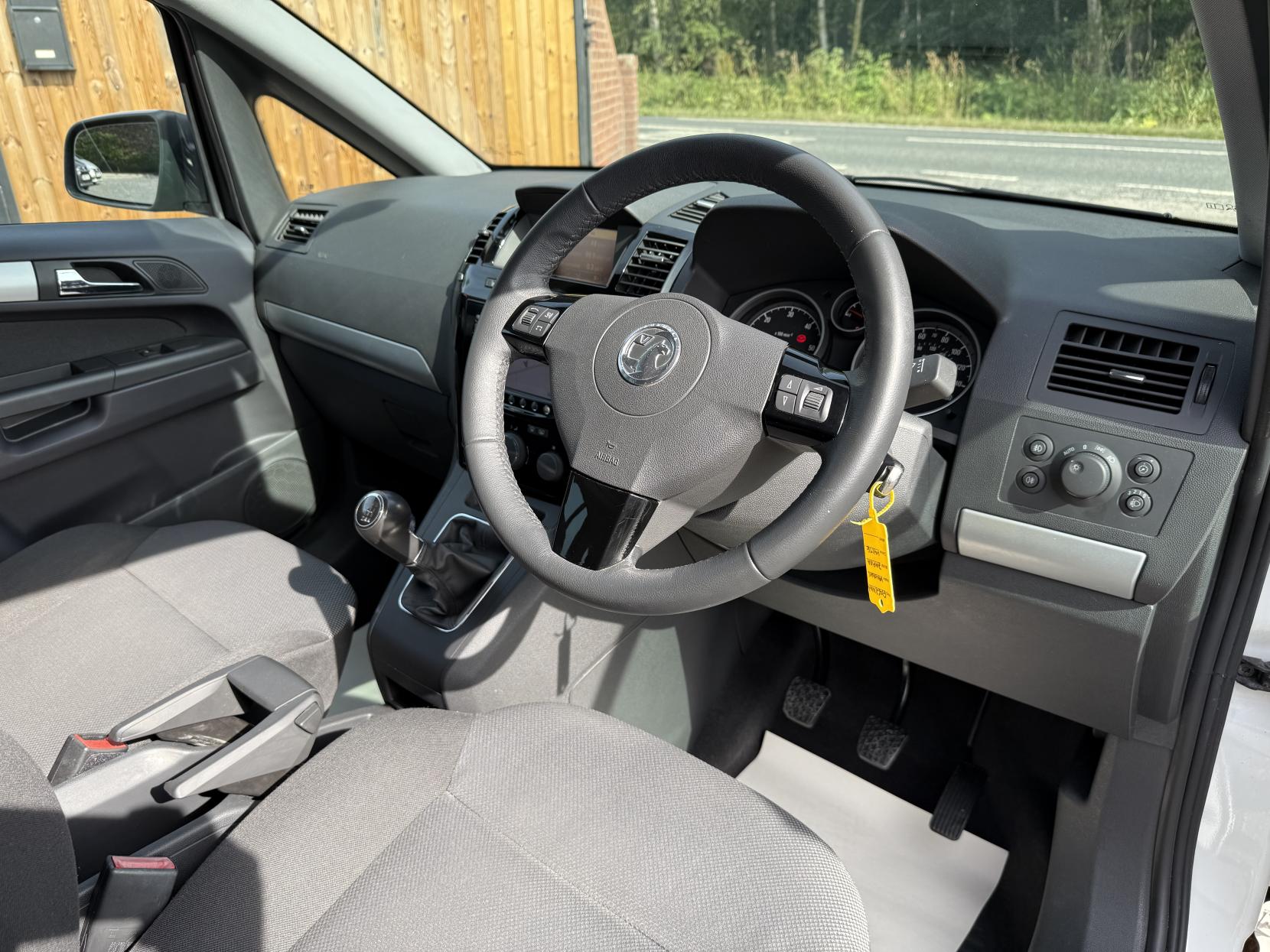 Vauxhall Zafira 1.7 CDTi ecoFLEX Design MPV 5dr Diesel Manual Euro 5 (SNav) (110 ps)