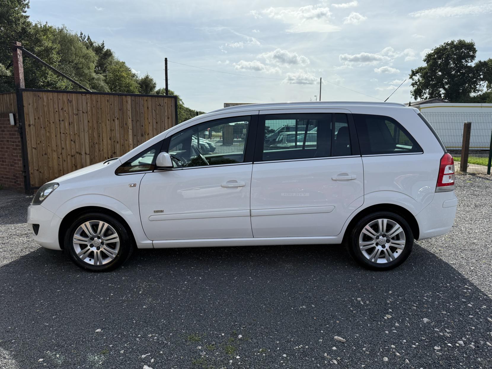 Vauxhall Zafira 1.7 CDTi ecoFLEX Design MPV 5dr Diesel Manual Euro 5 (SNav) (110 ps)