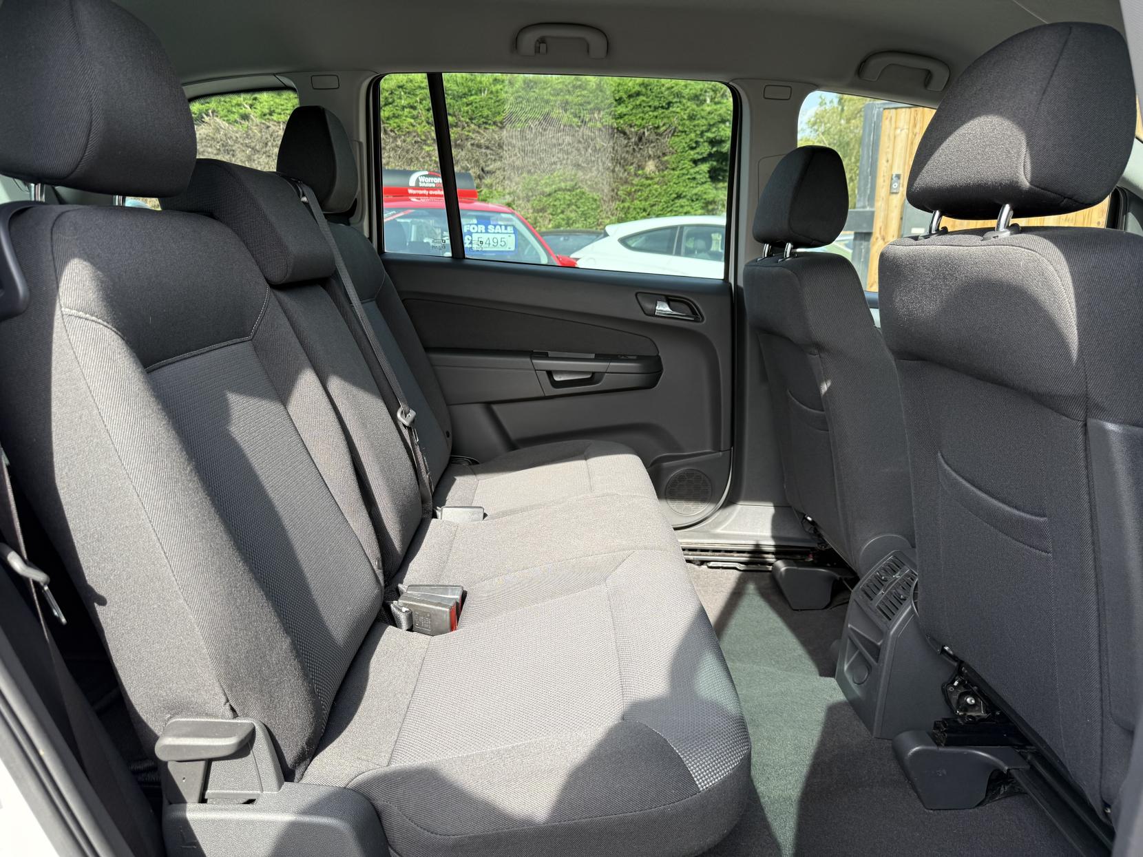 Vauxhall Zafira 1.7 CDTi ecoFLEX Design MPV 5dr Diesel Manual Euro 5 (SNav) (110 ps)