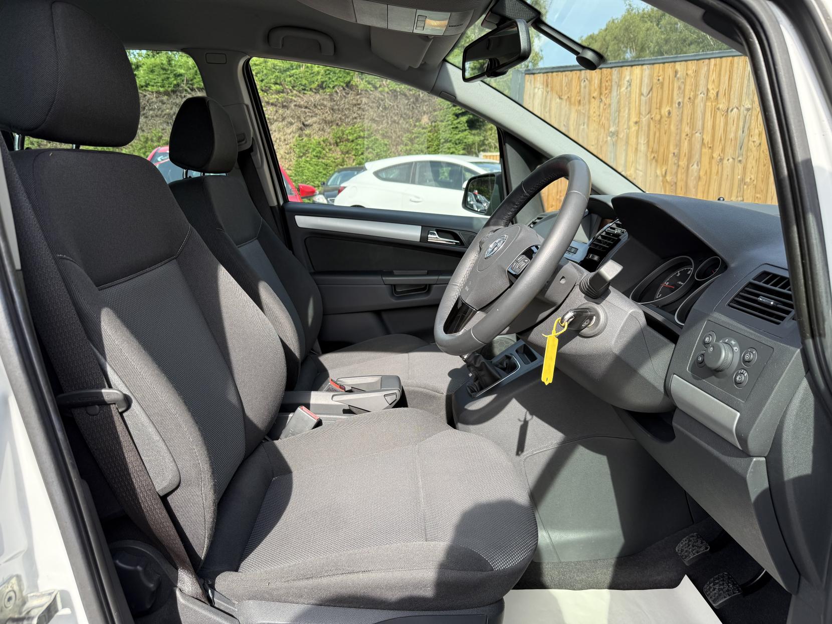 Vauxhall Zafira 1.7 CDTi ecoFLEX Design MPV 5dr Diesel Manual Euro 5 (SNav) (110 ps)