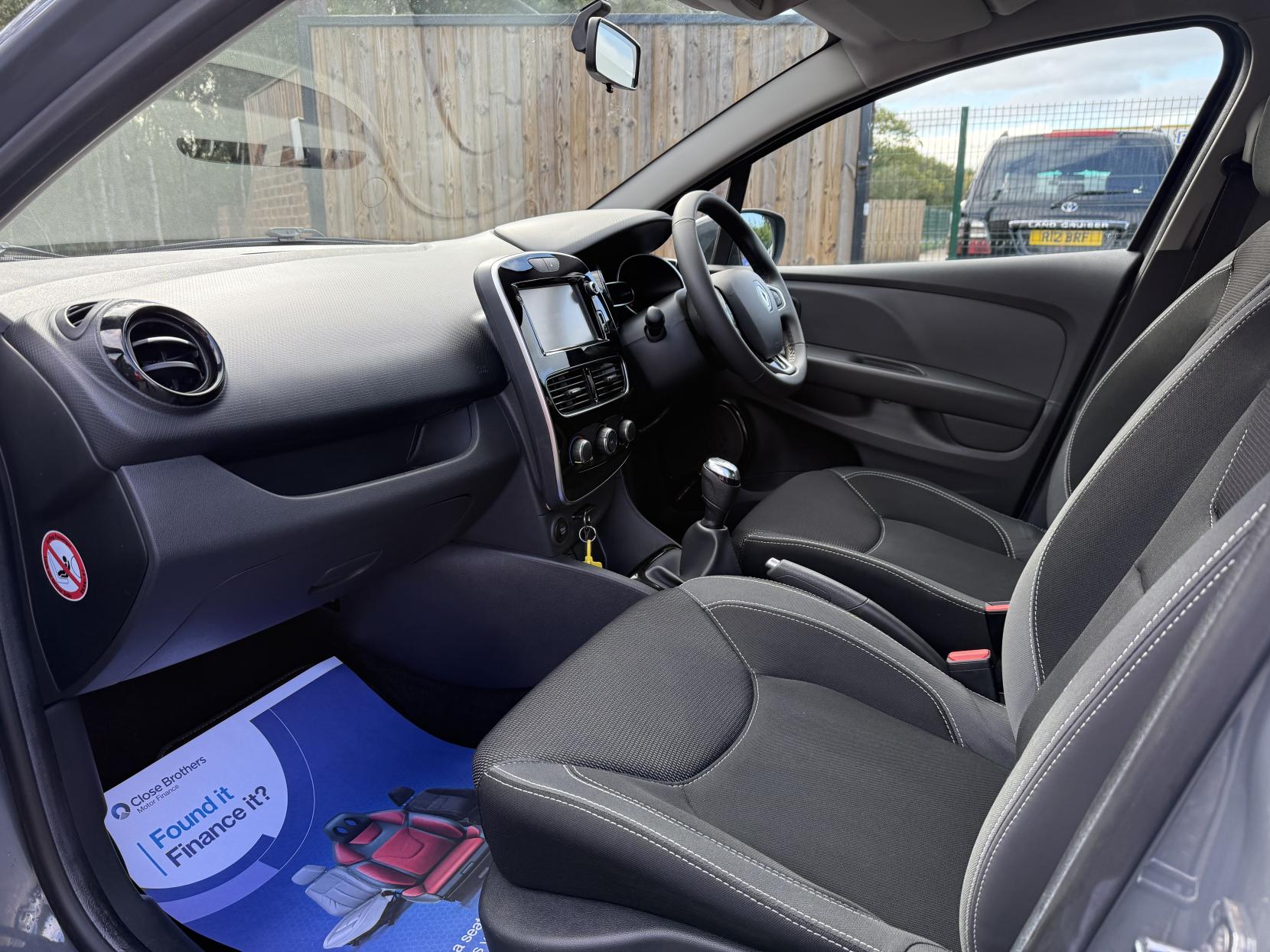 Renault Clio 0.9 TCe Iconic Hatchback 5dr Petrol Manual Euro 6 (s/s) (90 ps)