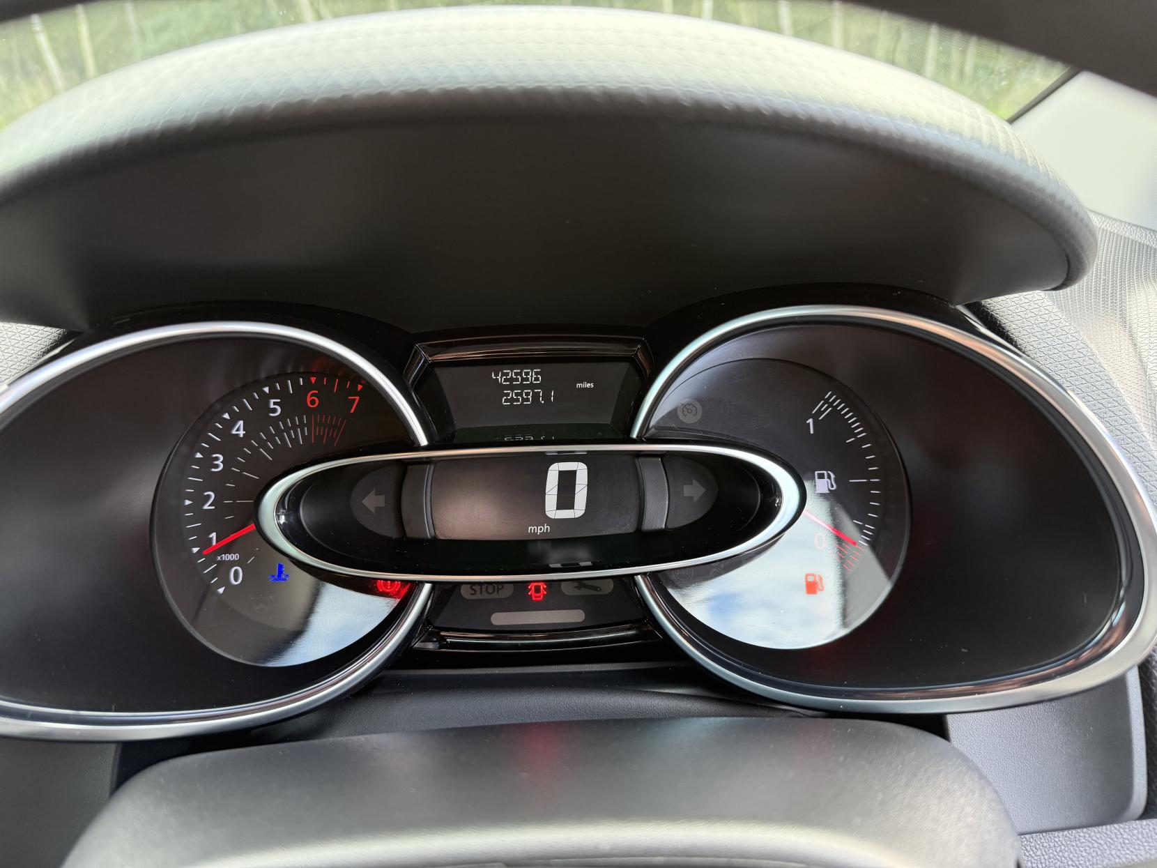 Renault Clio 0.9 TCe Iconic Hatchback 5dr Petrol Manual Euro 6 (s/s) (90 ps)