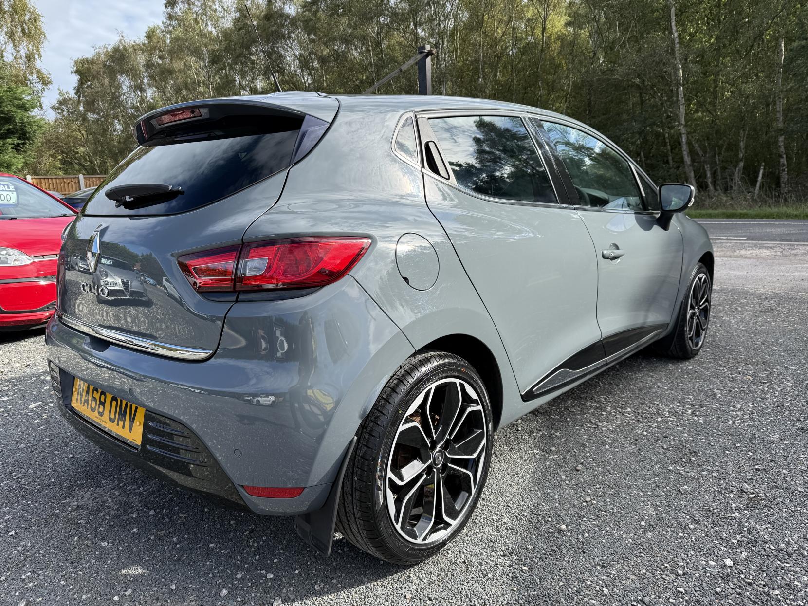Renault Clio 0.9 TCe Iconic Hatchback 5dr Petrol Manual Euro 6 (s/s) (90 ps)