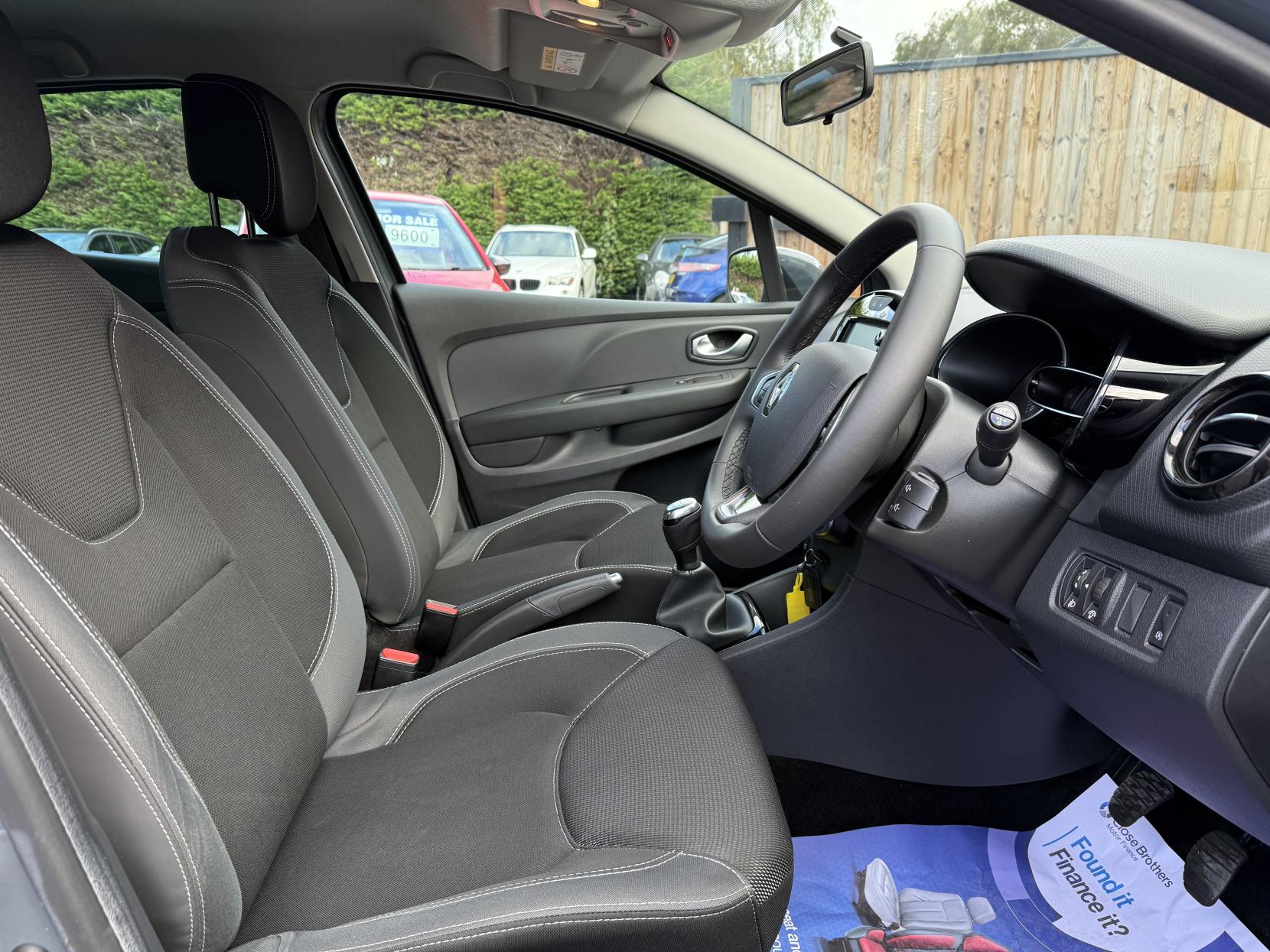 Renault Clio 0.9 TCe Iconic Hatchback 5dr Petrol Manual Euro 6 (s/s) (90 ps)