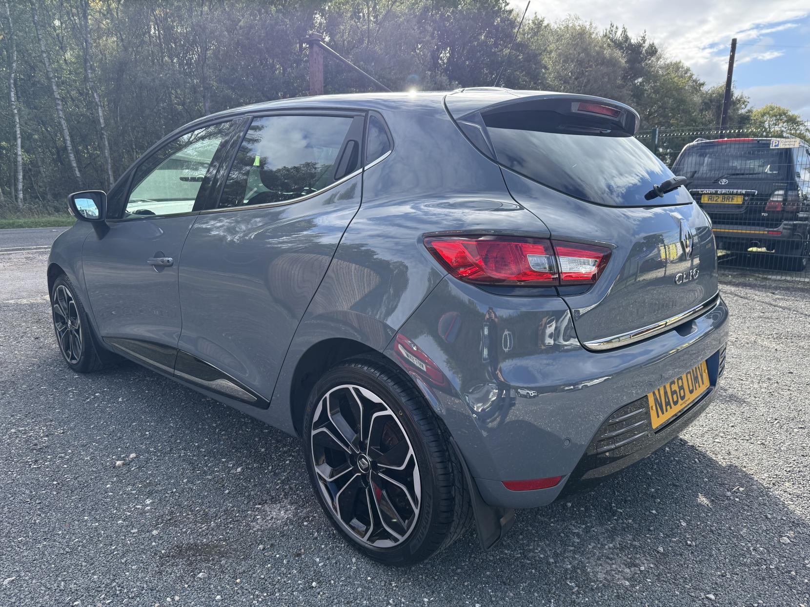 Renault Clio 0.9 TCe Iconic Hatchback 5dr Petrol Manual Euro 6 (s/s) (90 ps)