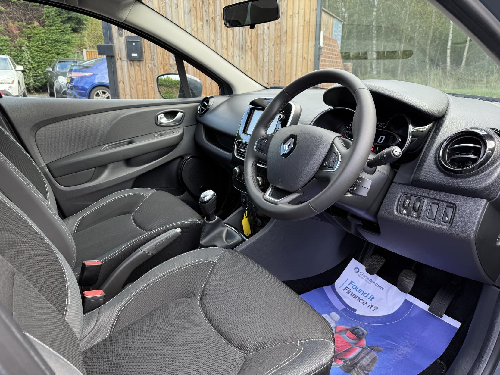 Renault Clio 0.9 TCe Iconic Hatchback 5dr Petrol Manual Euro 6 (s/s) (90 ps)