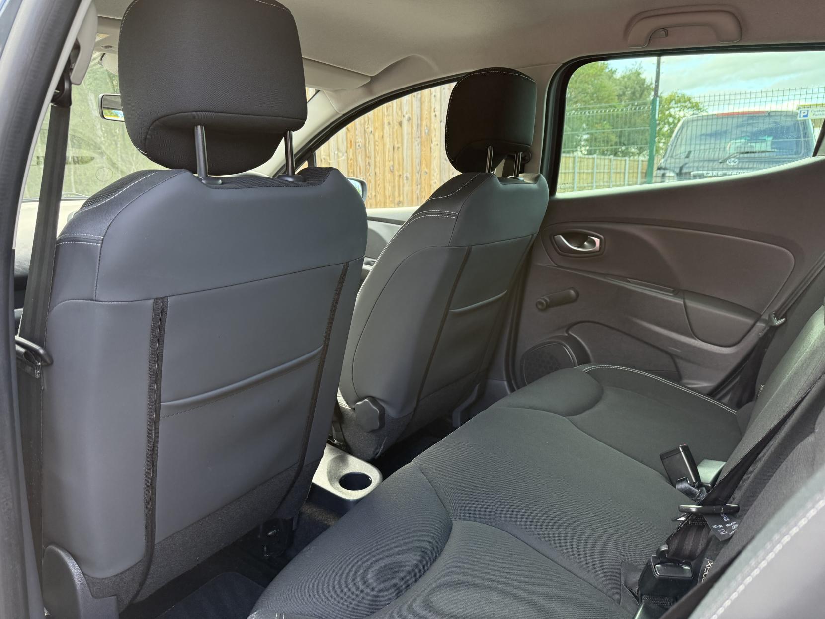 Renault Clio 0.9 TCe Iconic Hatchback 5dr Petrol Manual Euro 6 (s/s) (90 ps)