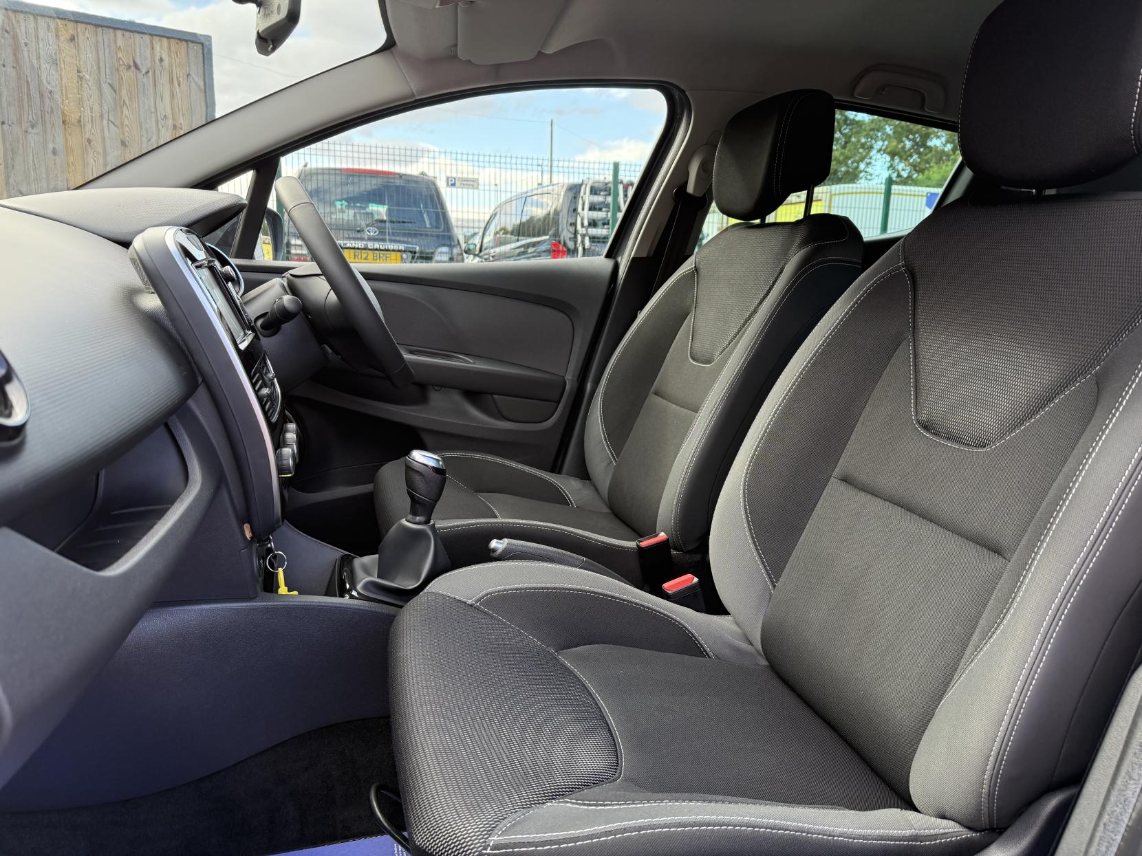 Renault Clio 0.9 TCe Iconic Hatchback 5dr Petrol Manual Euro 6 (s/s) (90 ps)