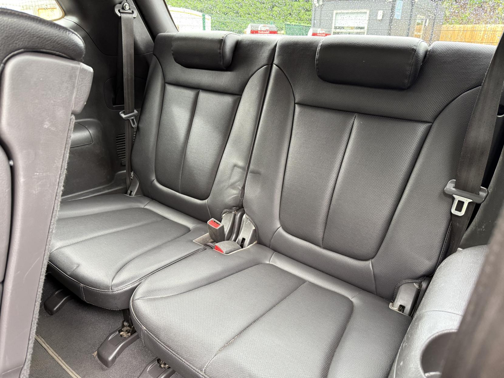 Hyundai Santa Fe 2.2 CRDi Premium SUV 5dr Diesel Auto 4WD Euro 5 (7 seat) (194 bhp)