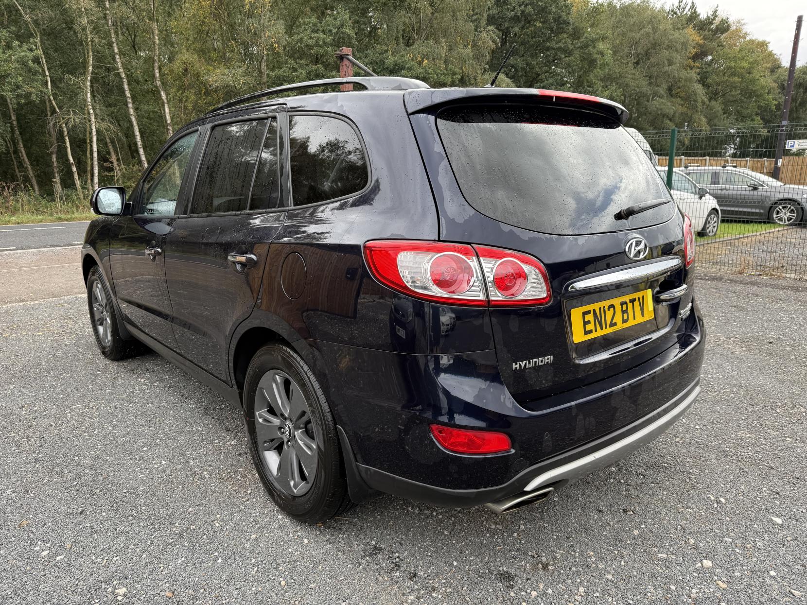 Hyundai Santa Fe 2.2 CRDi Premium SUV 5dr Diesel Auto 4WD Euro 5 (7 seat) (194 bhp)