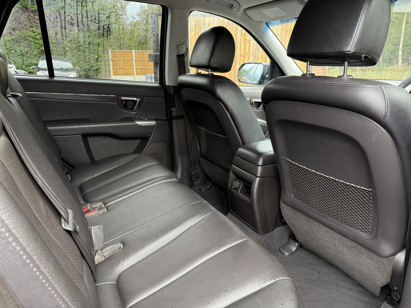 Hyundai Santa Fe 2.2 CRDi Premium SUV 5dr Diesel Auto 4WD Euro 5 (7 seat) (194 bhp)