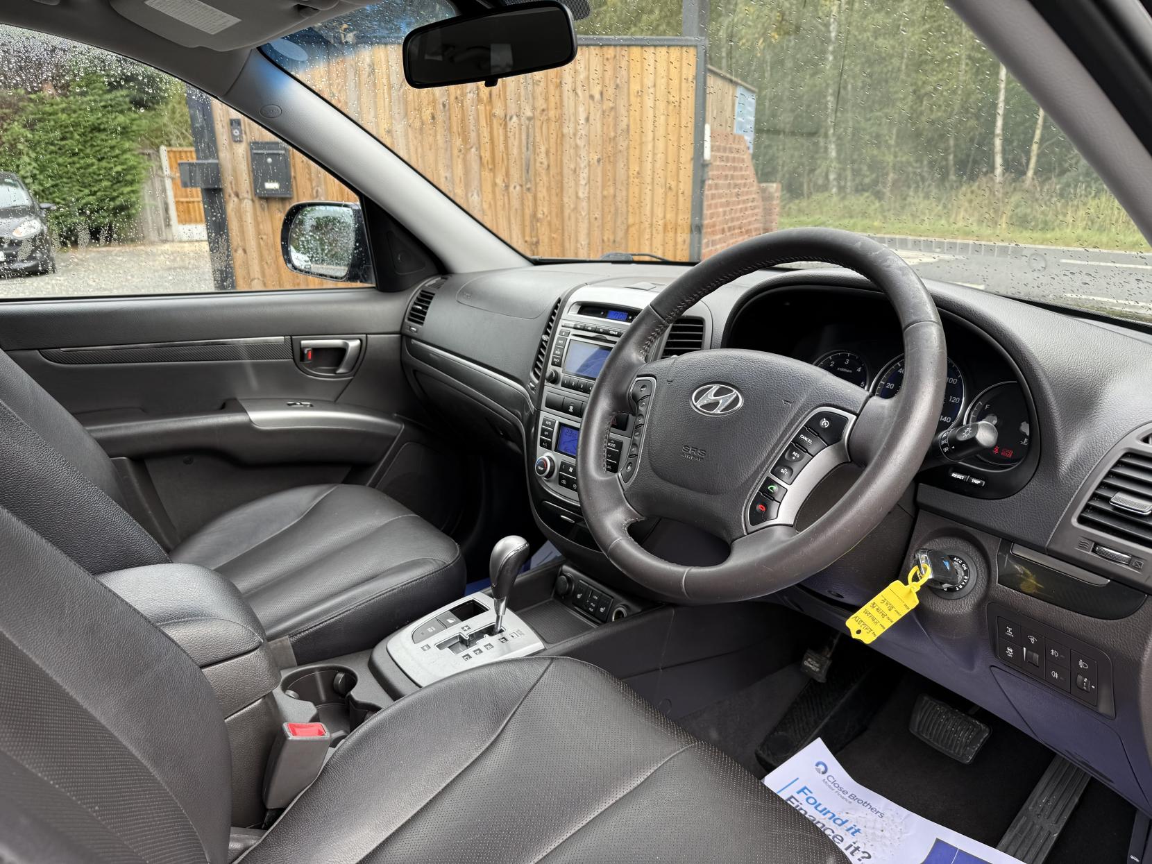 Hyundai Santa Fe 2.2 CRDi Premium SUV 5dr Diesel Auto 4WD Euro 5 (7 seat) (194 bhp)