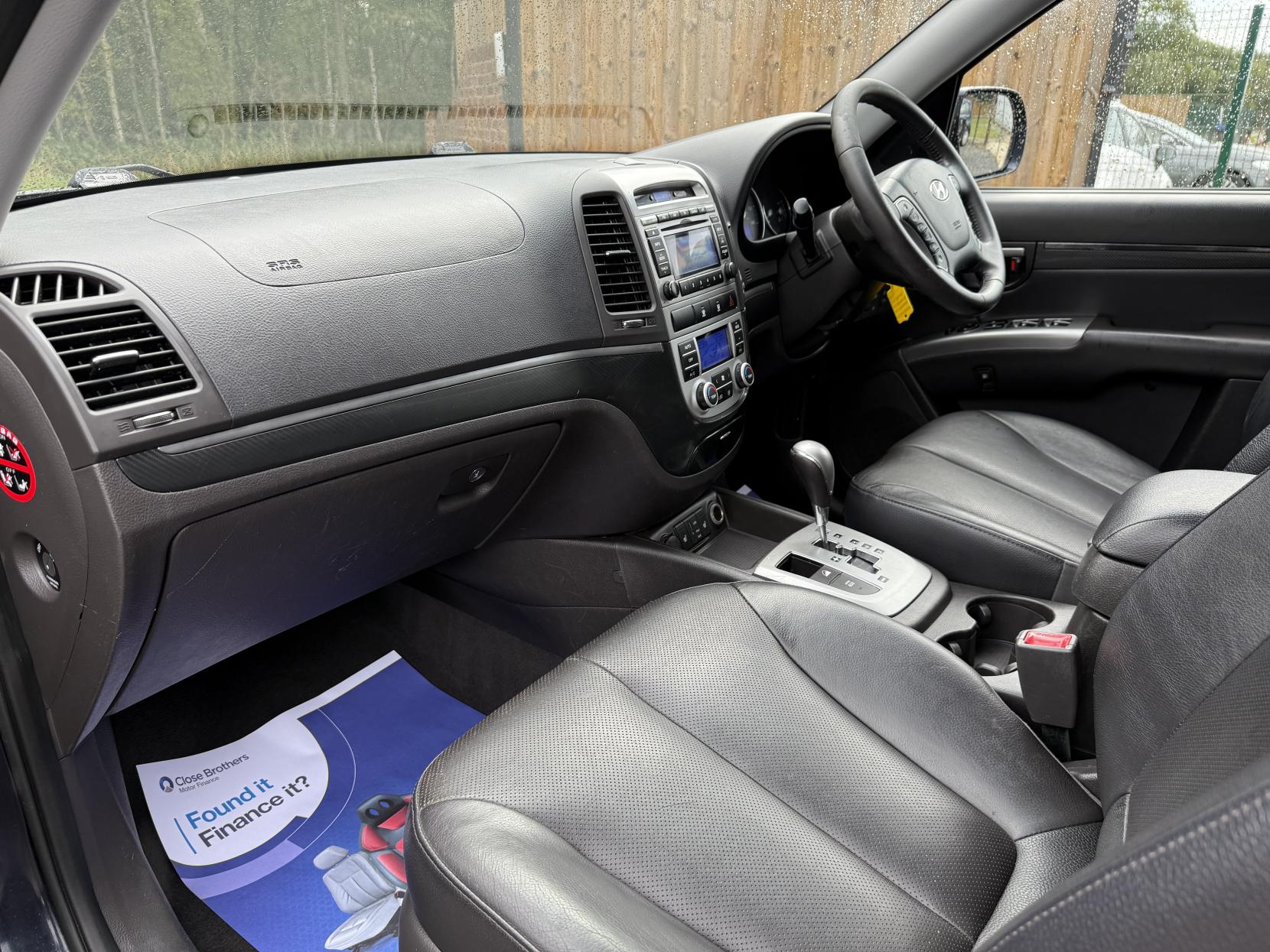 Hyundai Santa Fe 2.2 CRDi Premium SUV 5dr Diesel Auto 4WD Euro 5 (7 seat) (194 bhp)
