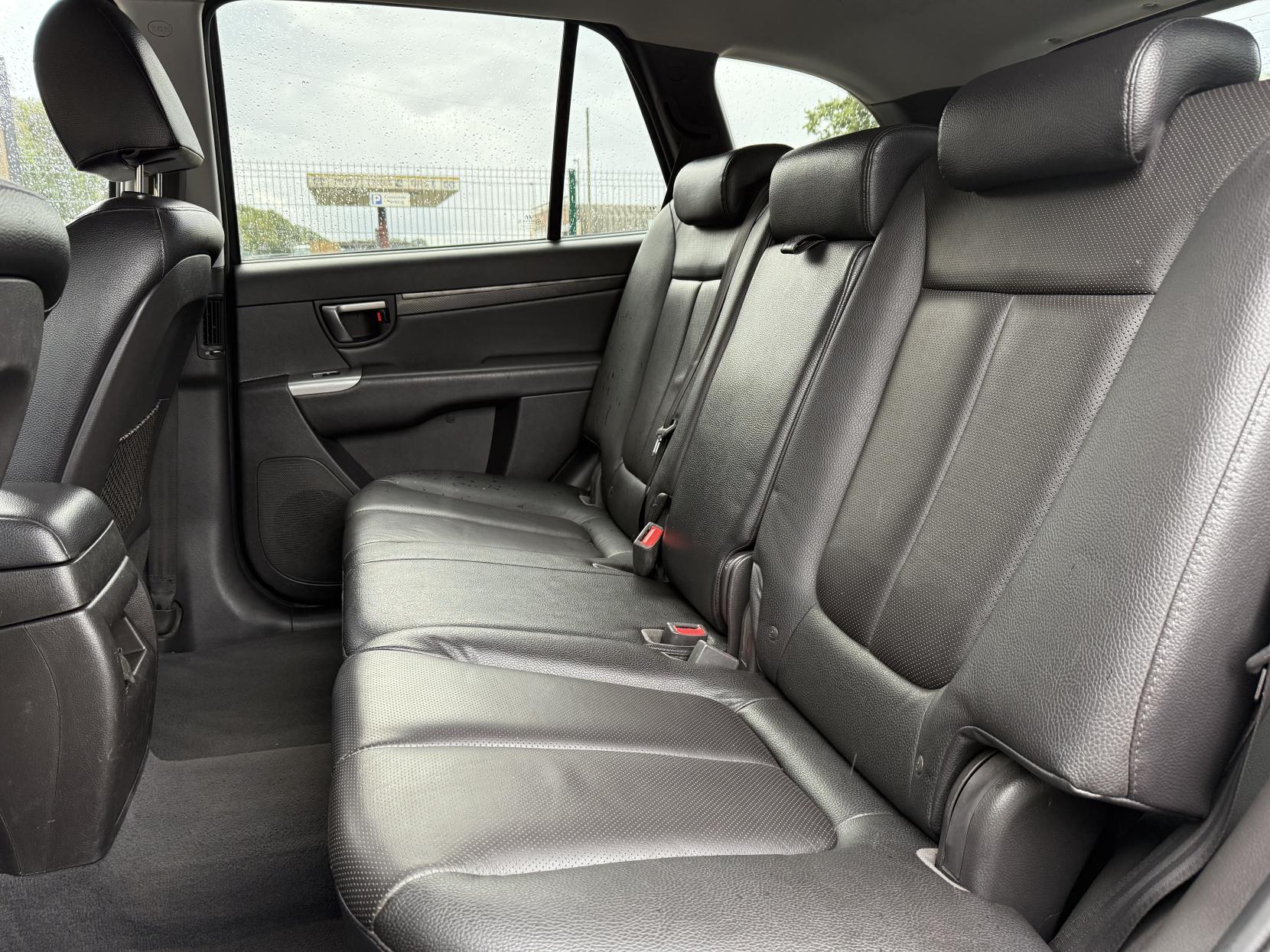 Hyundai Santa Fe 2.2 CRDi Premium SUV 5dr Diesel Auto 4WD Euro 5 (7 seat) (194 bhp)
