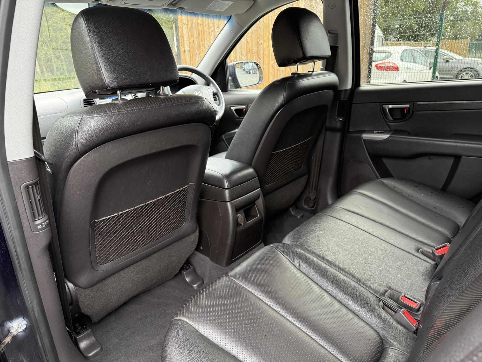 Hyundai Santa Fe 2.2 CRDi Premium SUV 5dr Diesel Auto 4WD Euro 5 (7 seat) (194 bhp)