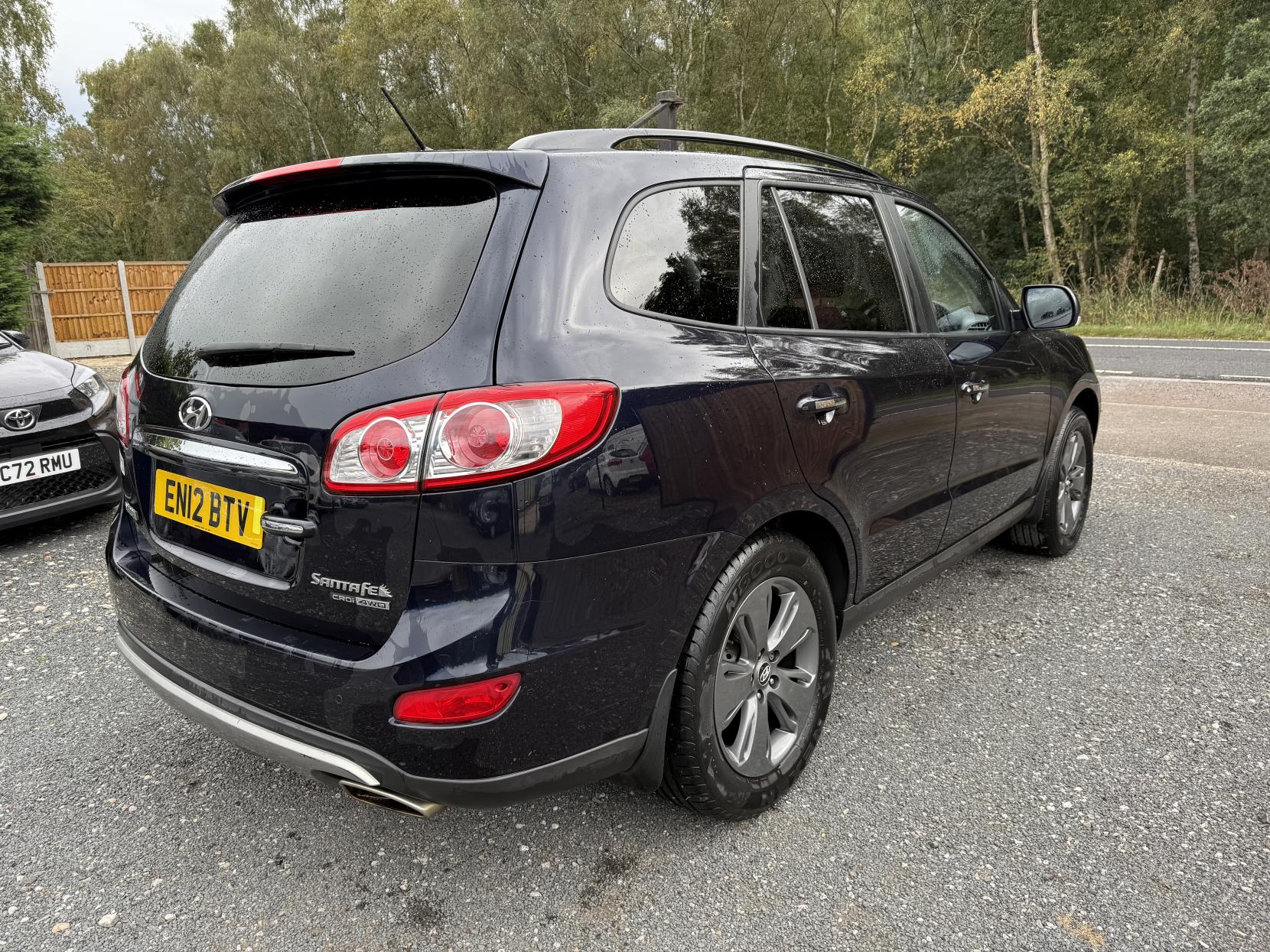 Hyundai Santa Fe 2.2 CRDi Premium SUV 5dr Diesel Auto 4WD Euro 5 (7 seat) (194 bhp)