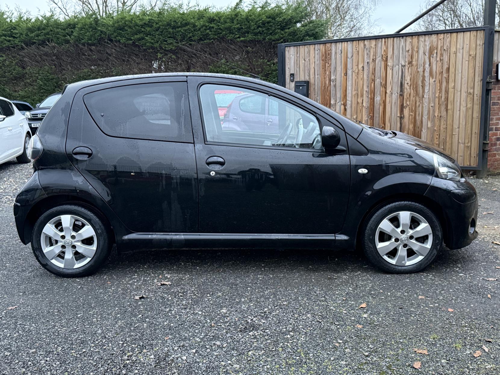 Toyota AYGO 1.0 VVT-i Fire Hatchback 5dr Petrol Manual Euro 5 (67 ps)