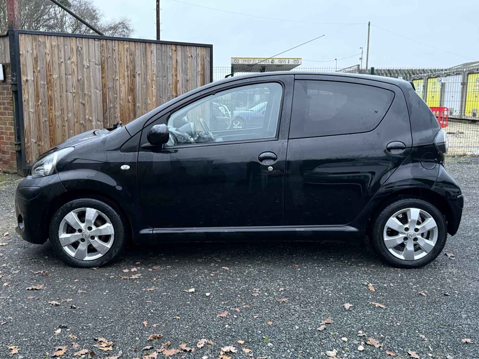 Toyota AYGO 1.0 VVT-i Fire Hatchback 5dr Petrol Manual Euro 5 (67 ps)