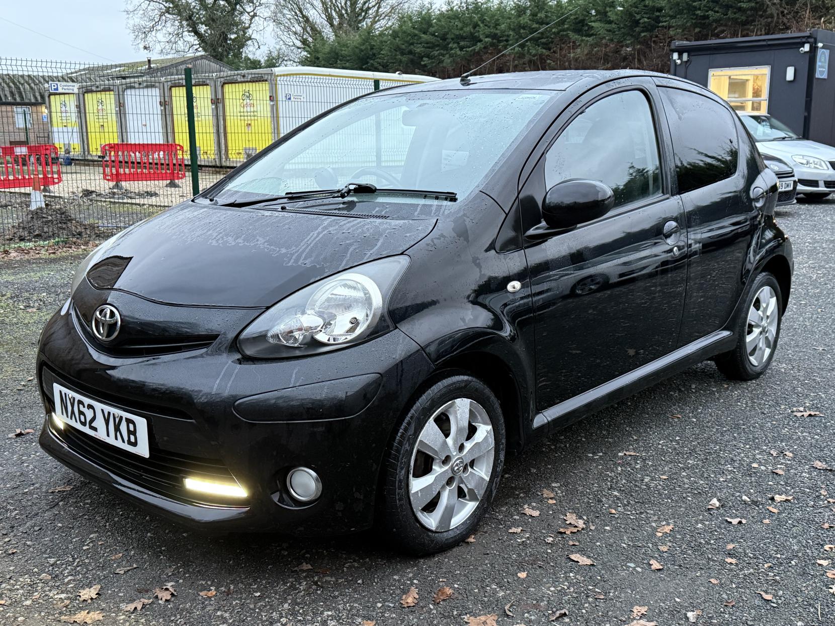 Toyota AYGO 1.0 VVT-i Fire Hatchback 5dr Petrol Manual Euro 5 (67 ps)