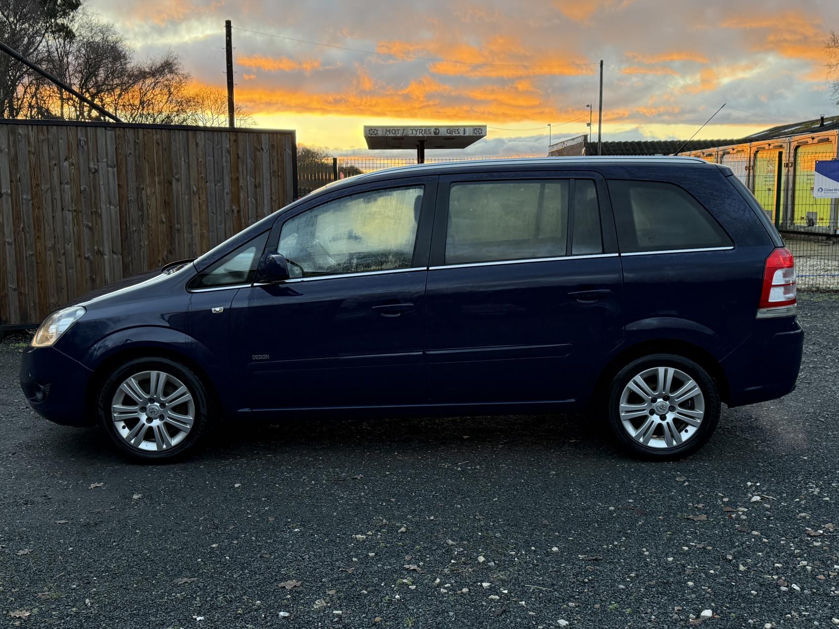 Vauxhall Zafira 1.7 CDTi ecoFLEX Design MPV 5dr Diesel Manual Euro 5 (SNav) (110 ps)