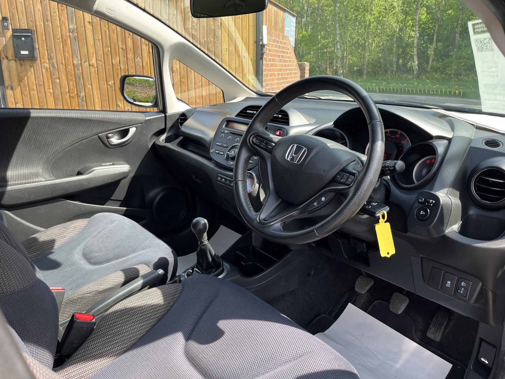 Honda Jazz 1.4 i-VTEC ES Plus Hatchback 5dr Petrol Manual Euro 5 (99 ps)