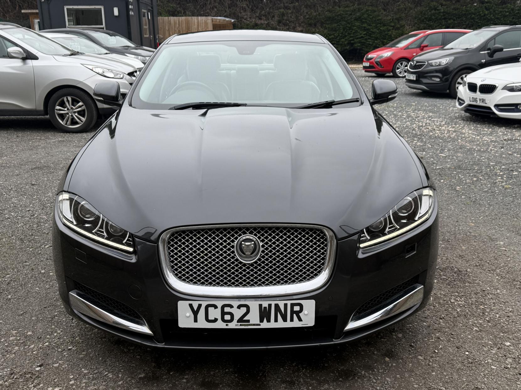 Jaguar XF 2.2d Premium Luxury Saloon 4dr Diesel Auto Euro 5 (s/s) (190 ps)