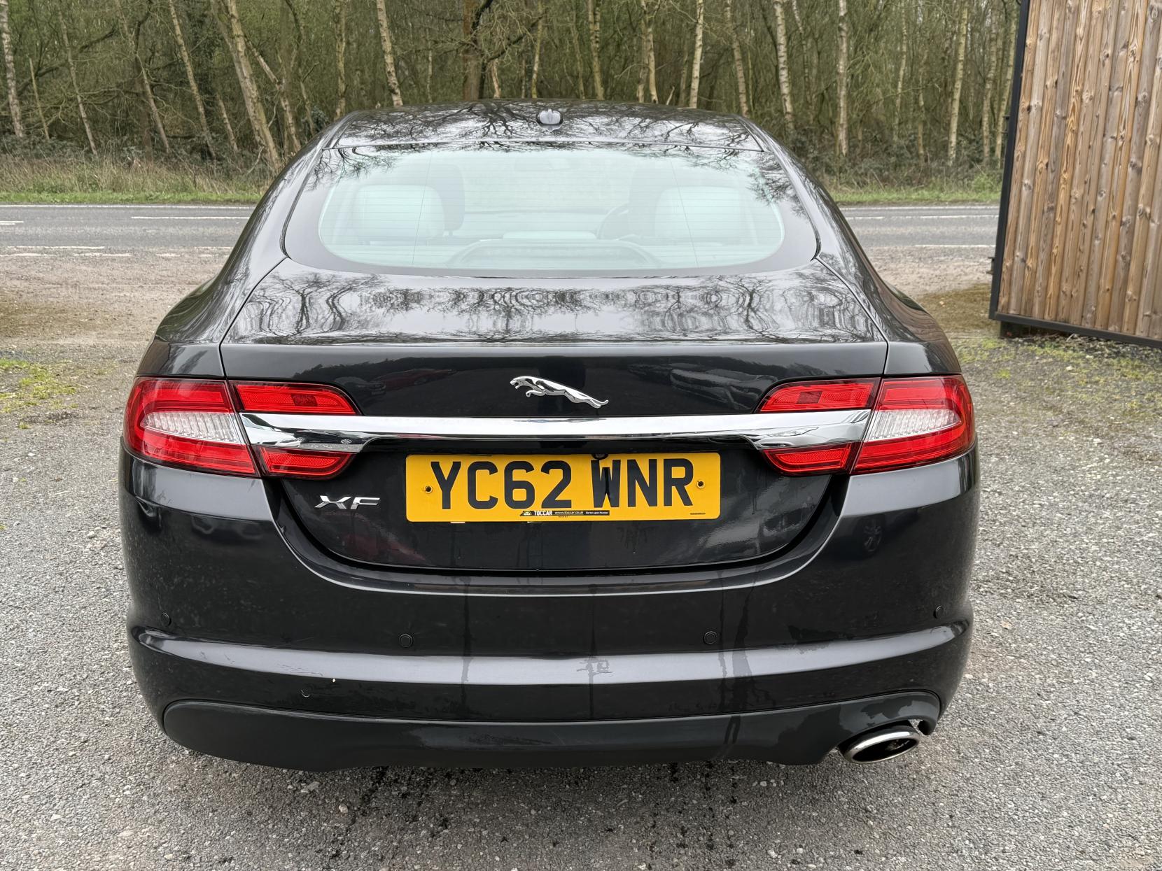 Jaguar XF 2.2d Premium Luxury Saloon 4dr Diesel Auto Euro 5 (s/s) (190 ps)