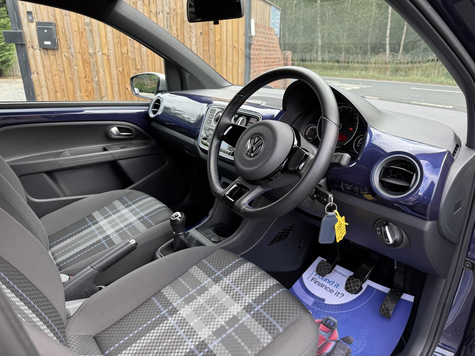 Volkswagen up! 1.0 Club up! Hatchback 5dr Petrol Manual Euro 6 (75 ps)