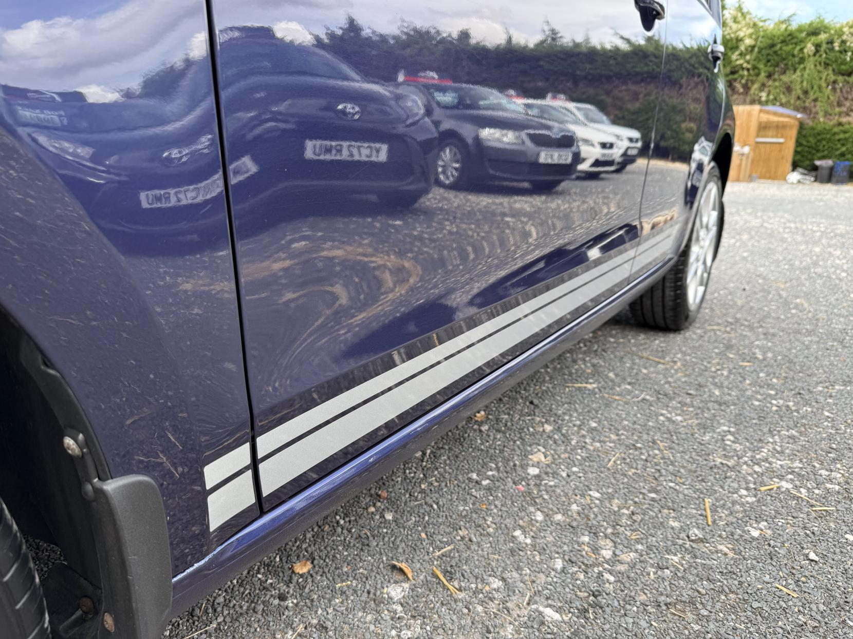 Volkswagen up! 1.0 Club up! Hatchback 5dr Petrol Manual Euro 6 (75 ps)