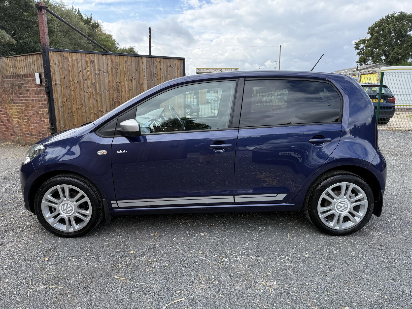 Volkswagen up! 1.0 Club up! Hatchback 5dr Petrol Manual Euro 6 (75 ps)