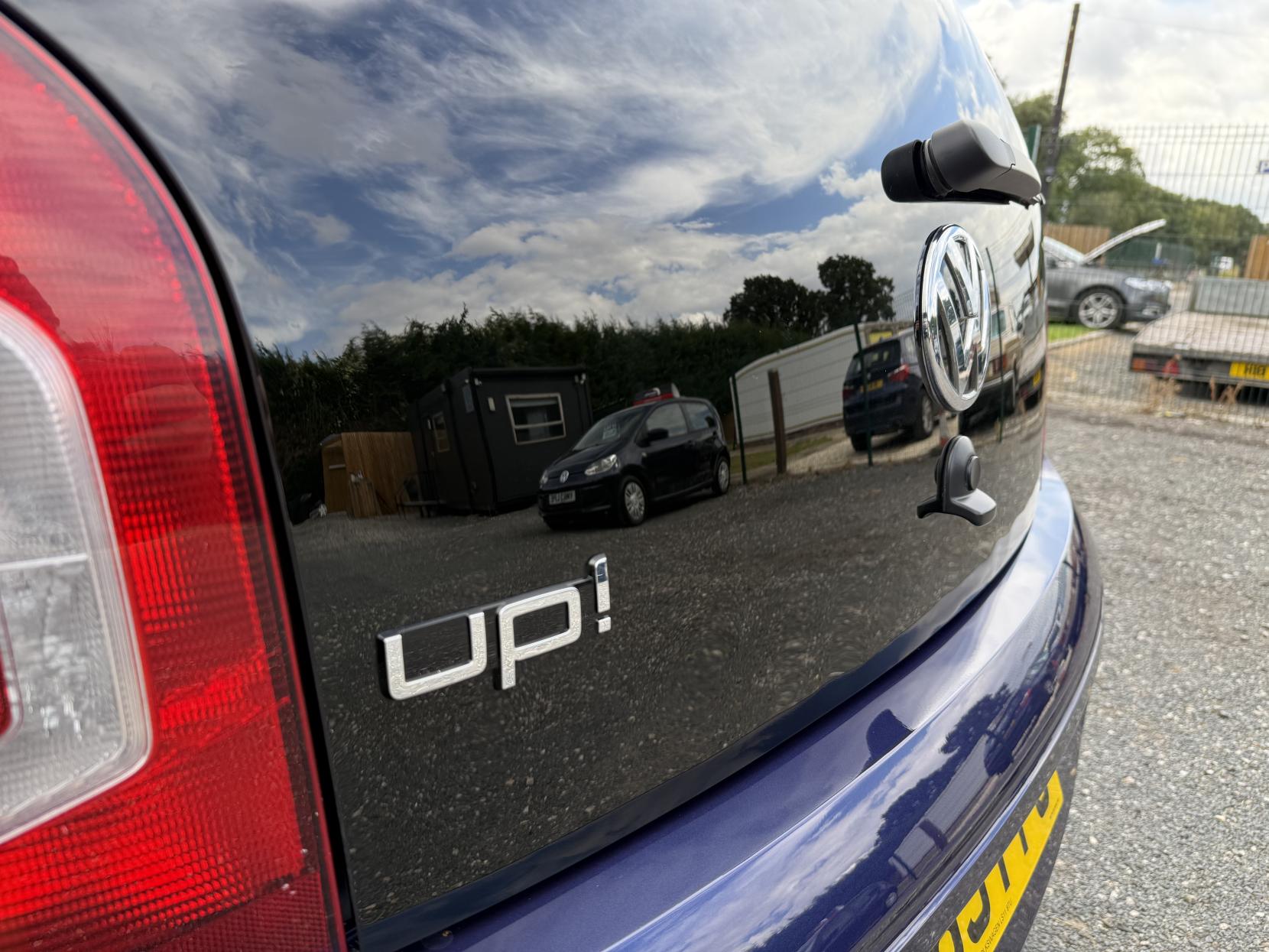 Volkswagen up! 1.0 Club up! Hatchback 5dr Petrol Manual Euro 6 (75 ps)