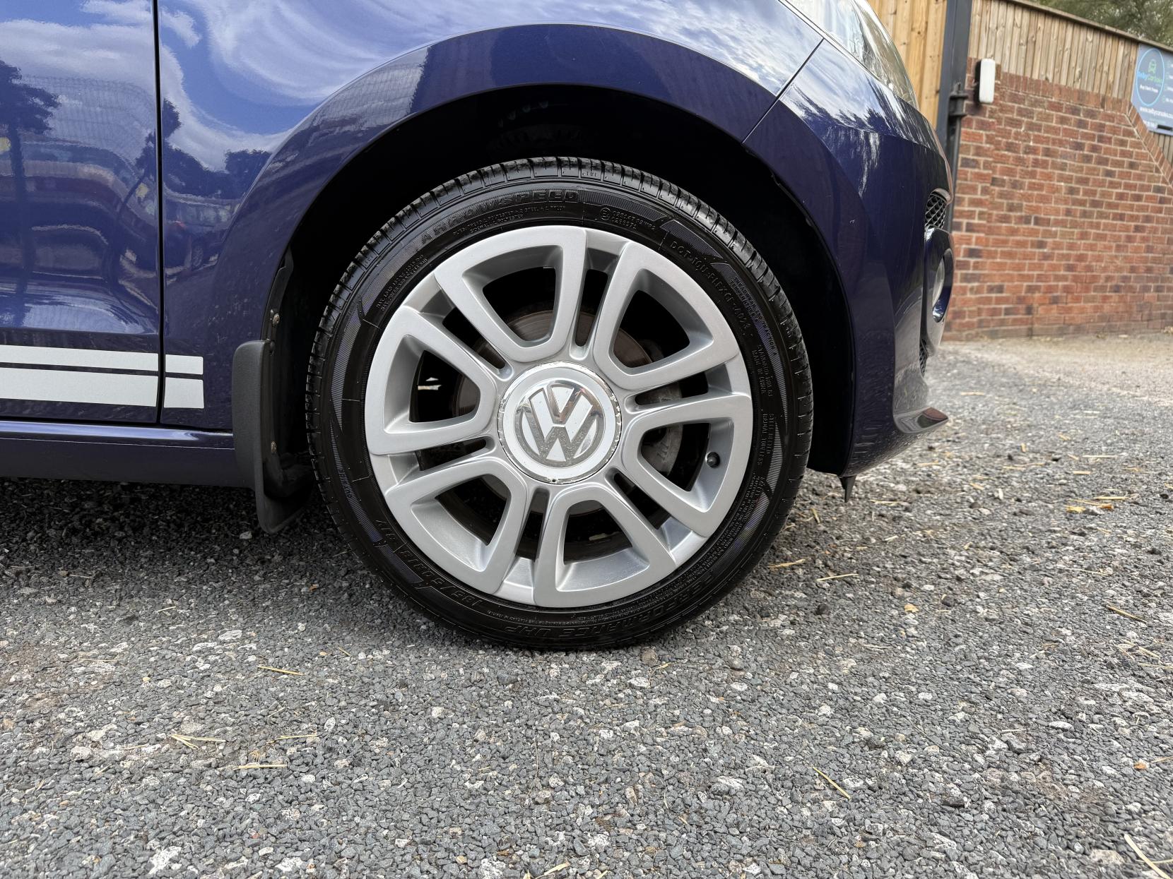 Volkswagen up! 1.0 Club up! Hatchback 5dr Petrol Manual Euro 6 (75 ps)