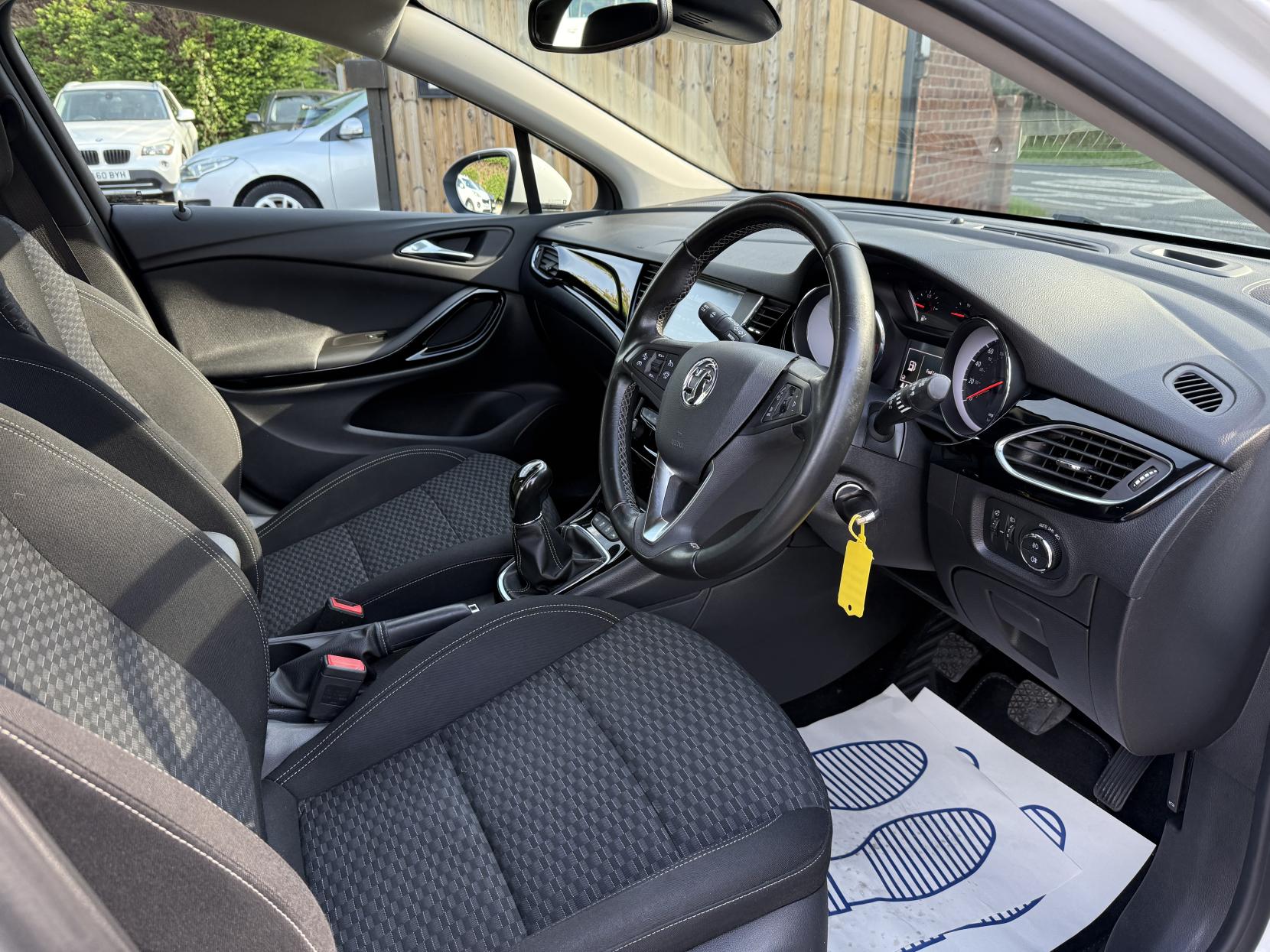 Vauxhall Astra 1.0i Turbo ecoTEC SRi Hatchback 5dr Petrol Manual Euro 6 (s/s) (105 ps)