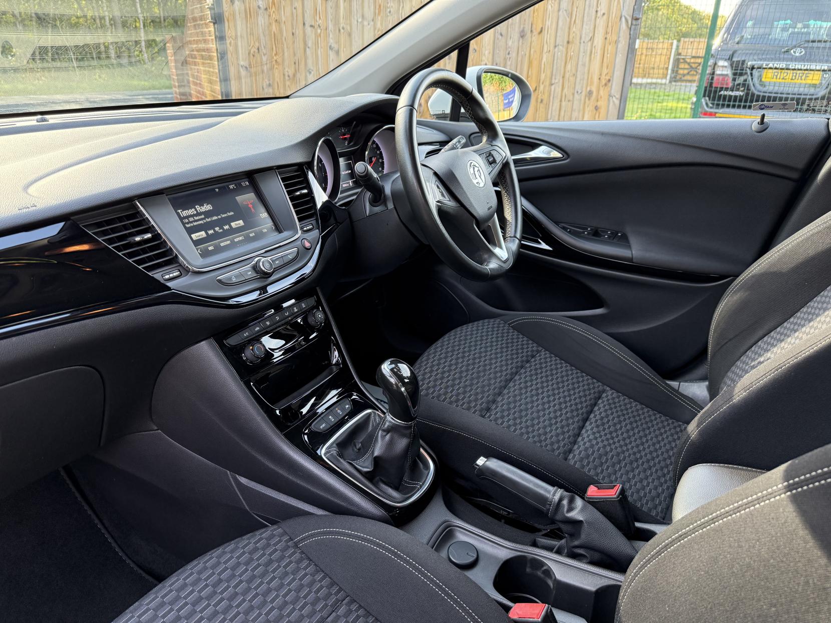 Vauxhall Astra 1.0i Turbo ecoTEC SRi Hatchback 5dr Petrol Manual Euro 6 (s/s) (105 ps)