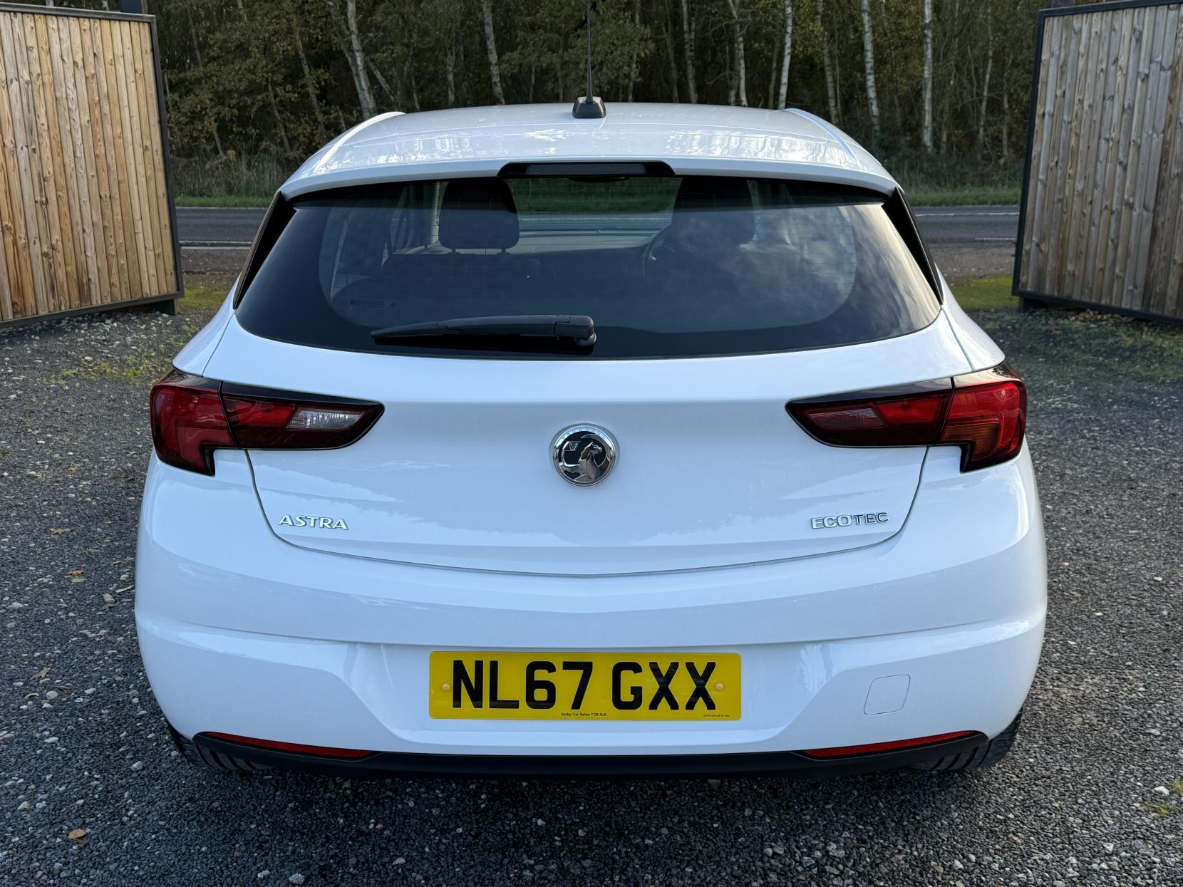 Vauxhall Astra 1.0i Turbo ecoTEC SRi Hatchback 5dr Petrol Manual Euro 6 (s/s) (105 ps)