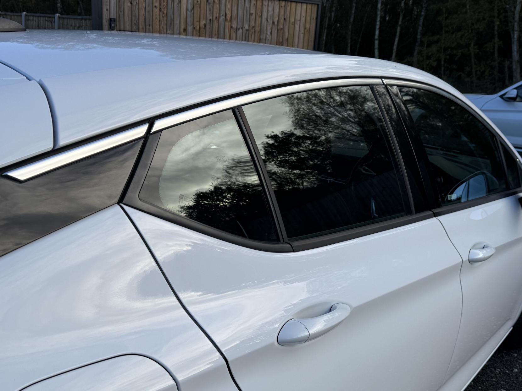 Vauxhall Astra 1.0i Turbo ecoTEC SRi Hatchback 5dr Petrol Manual Euro 6 (s/s) (105 ps)