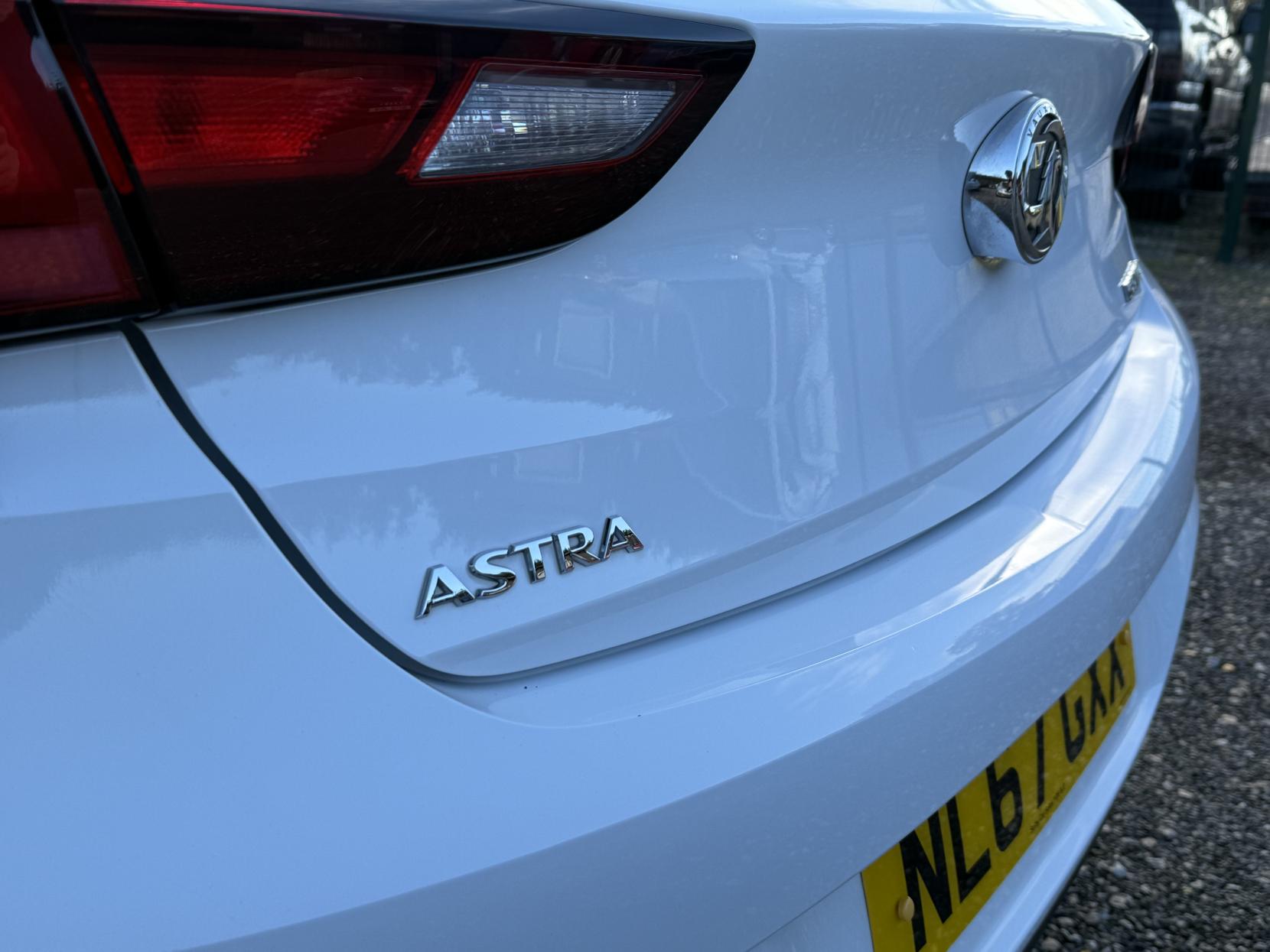 Vauxhall Astra 1.0i Turbo ecoTEC SRi Hatchback 5dr Petrol Manual Euro 6 (s/s) (105 ps)