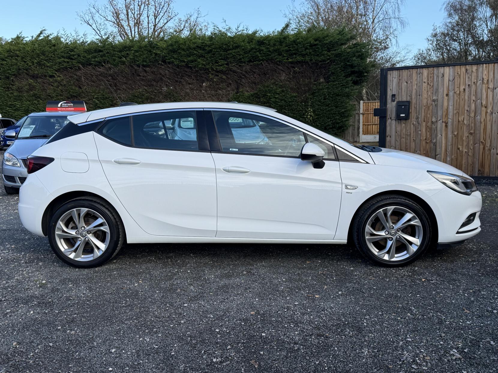 Vauxhall Astra 1.0i Turbo ecoTEC SRi Hatchback 5dr Petrol Manual Euro 6 (s/s) (105 ps)