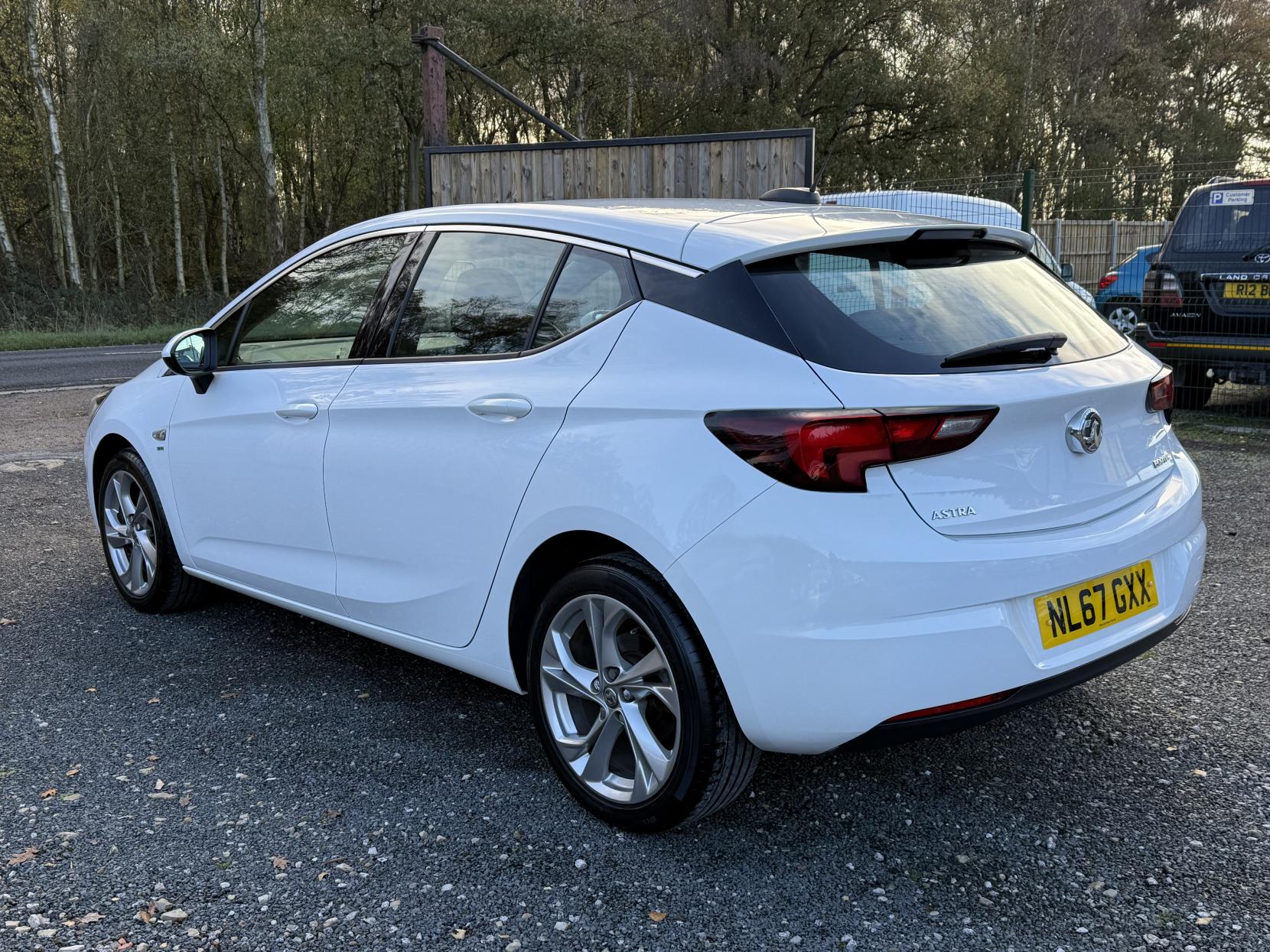 Vauxhall Astra 1.0i Turbo ecoTEC SRi Hatchback 5dr Petrol Manual Euro 6 (s/s) (105 ps)