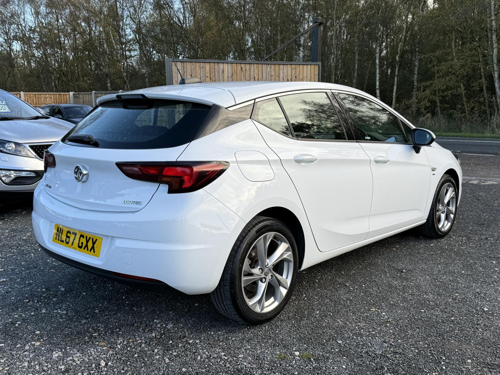 Vauxhall Astra 1.0i Turbo ecoTEC SRi Hatchback 5dr Petrol Manual Euro 6 (s/s) (105 ps)