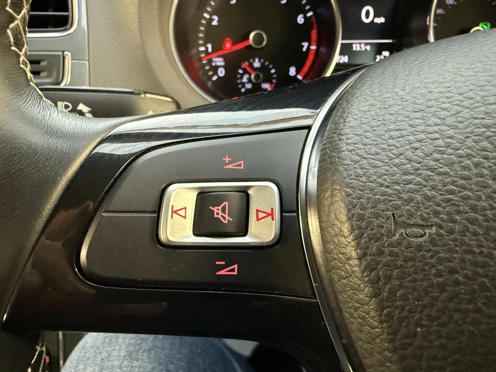 Volkswagen Polo 1.2 TSI BlueMotion Tech SE Design Hatchback 5dr Petrol DSG Euro 6 (s/s) (90 ps)