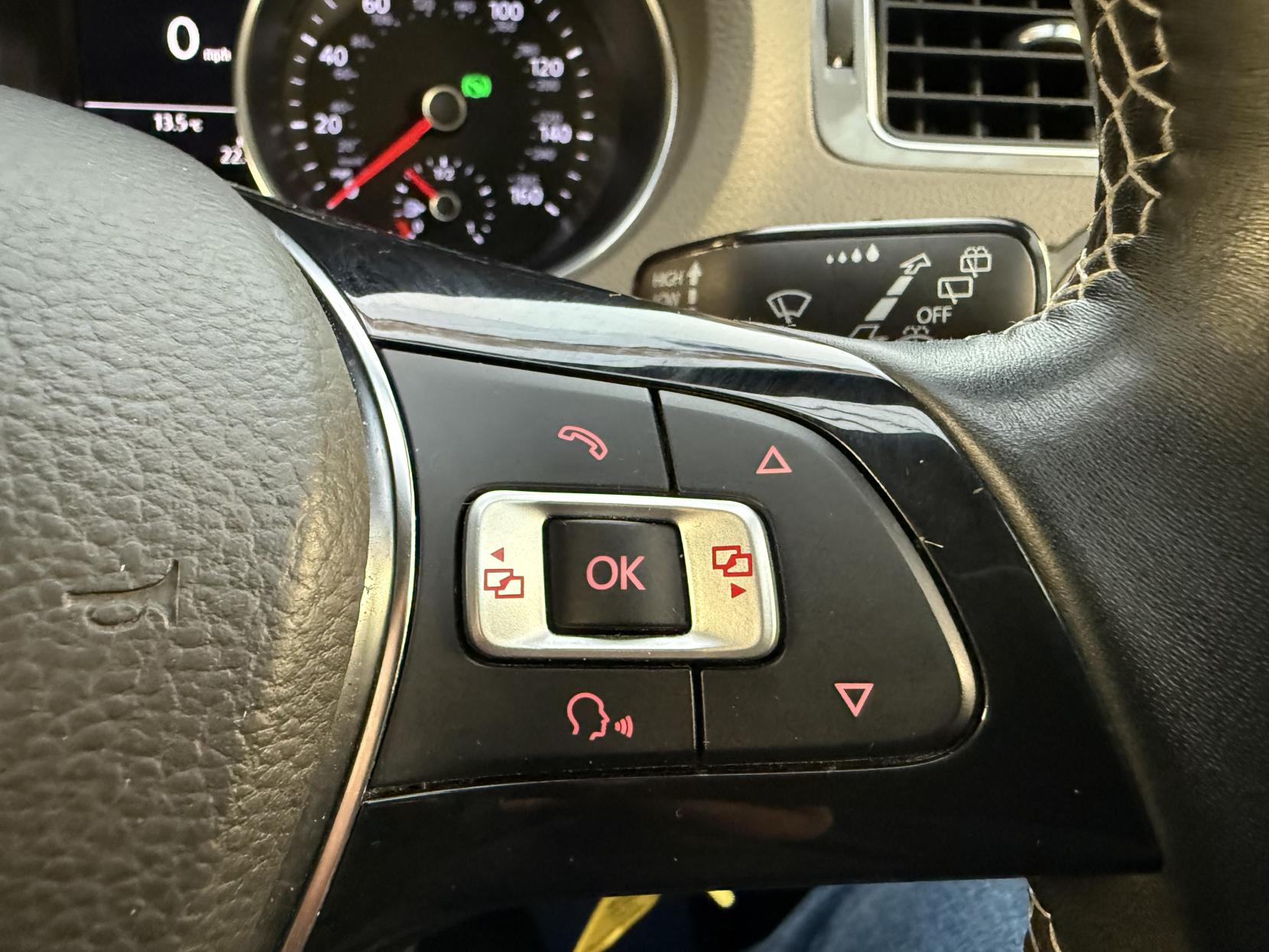 Volkswagen Polo 1.2 TSI BlueMotion Tech SE Design Hatchback 5dr Petrol DSG Euro 6 (s/s) (90 ps)