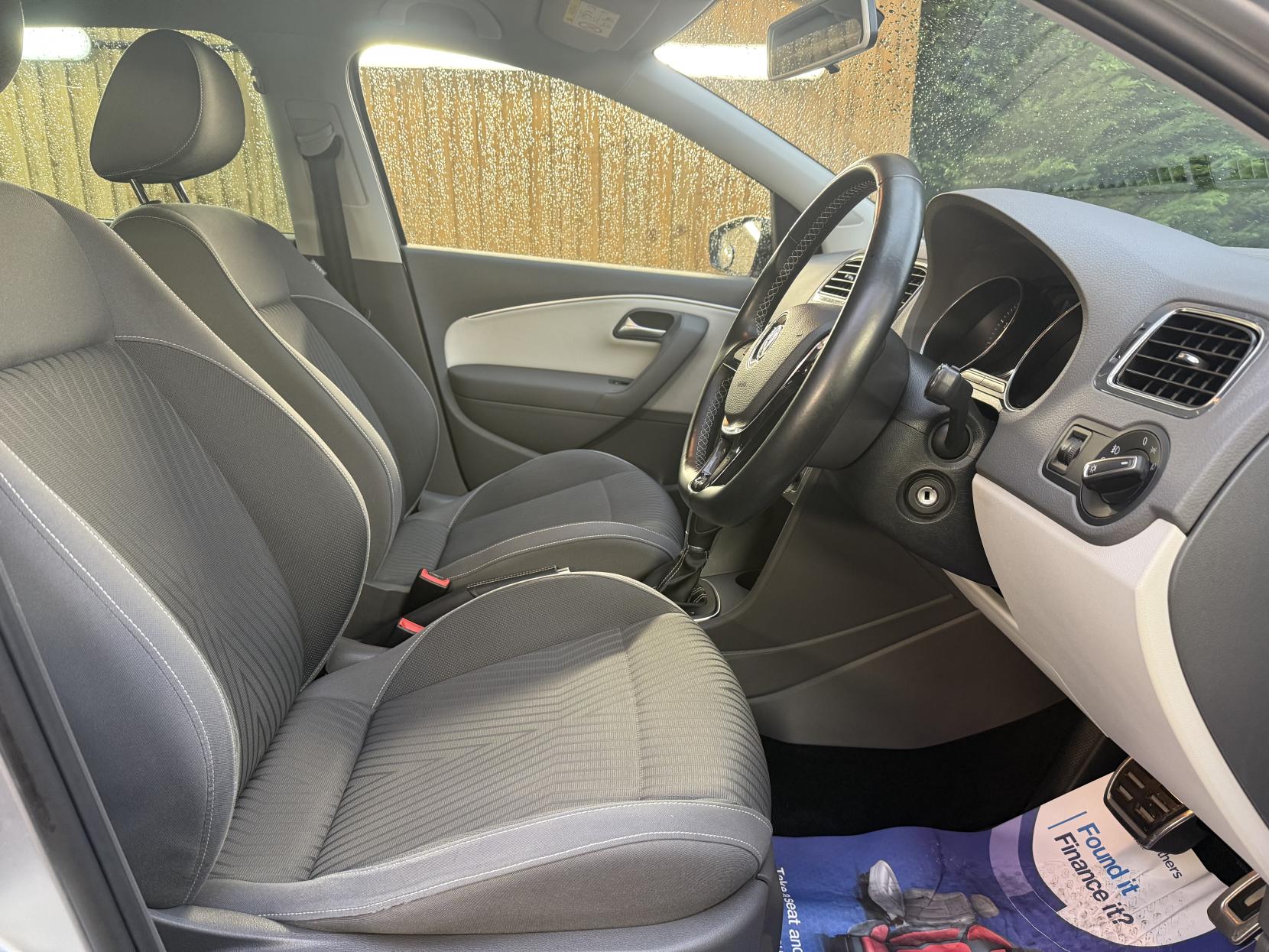 Volkswagen Polo 1.2 TSI BlueMotion Tech SE Design Hatchback 5dr Petrol DSG Euro 6 (s/s) (90 ps)