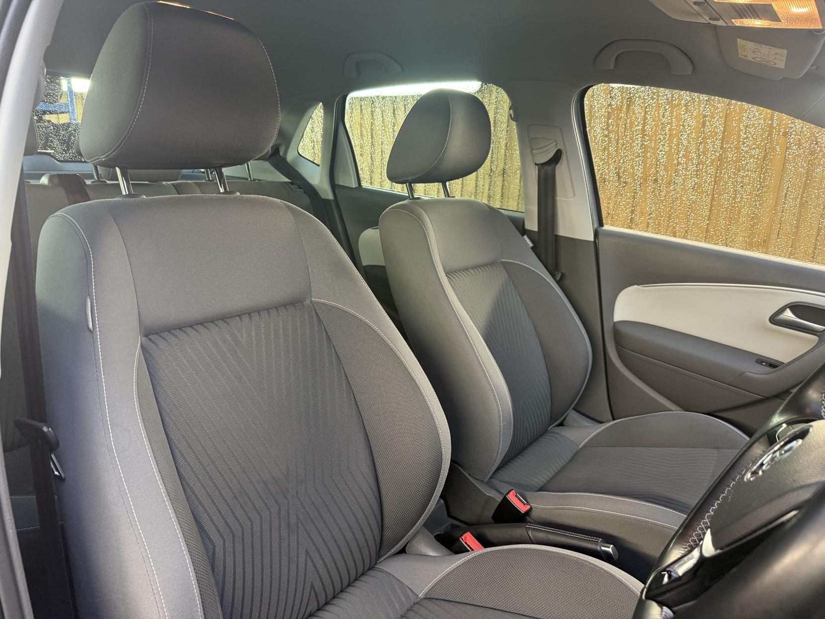 Volkswagen Polo 1.2 TSI BlueMotion Tech SE Design Hatchback 5dr Petrol DSG Euro 6 (s/s) (90 ps)