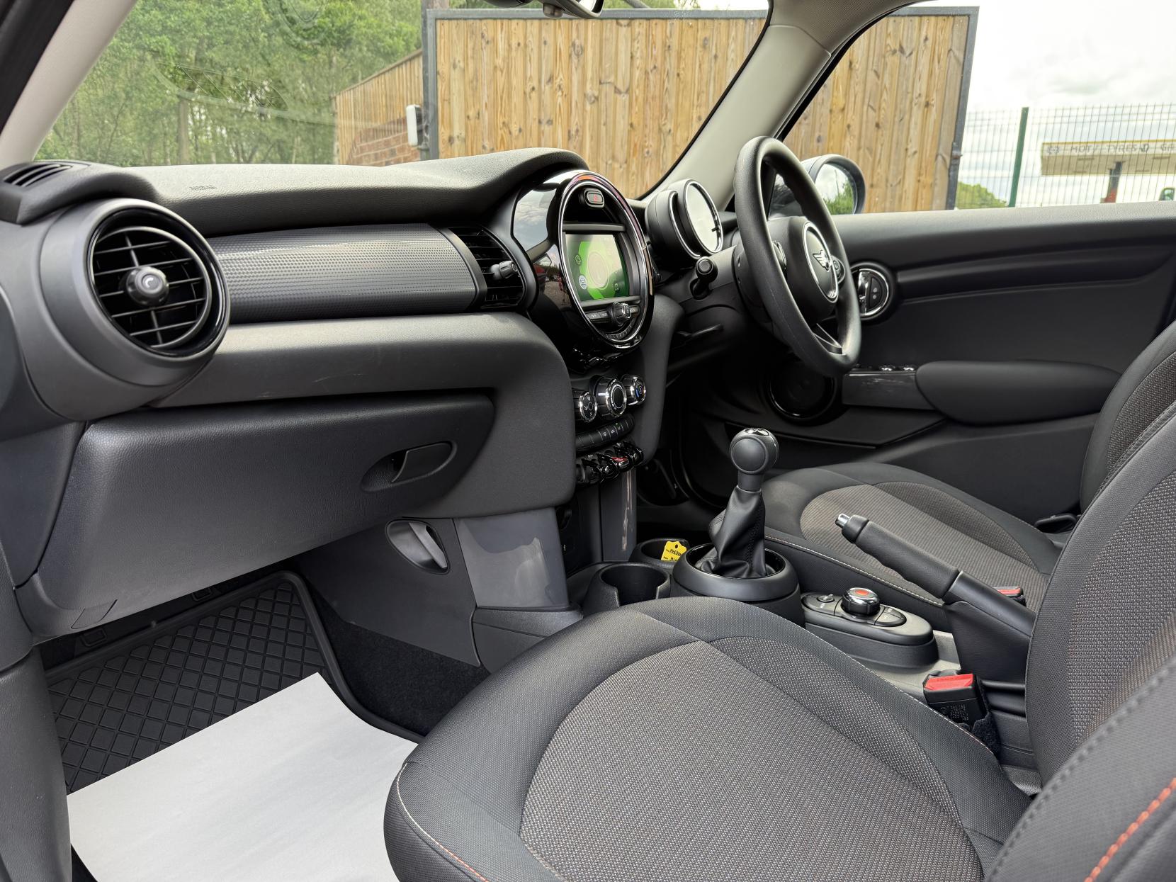 MINI Hatch 1.5 Cooper Hatchback 5dr Petrol Manual Euro 6 (s/s) (136 ps)