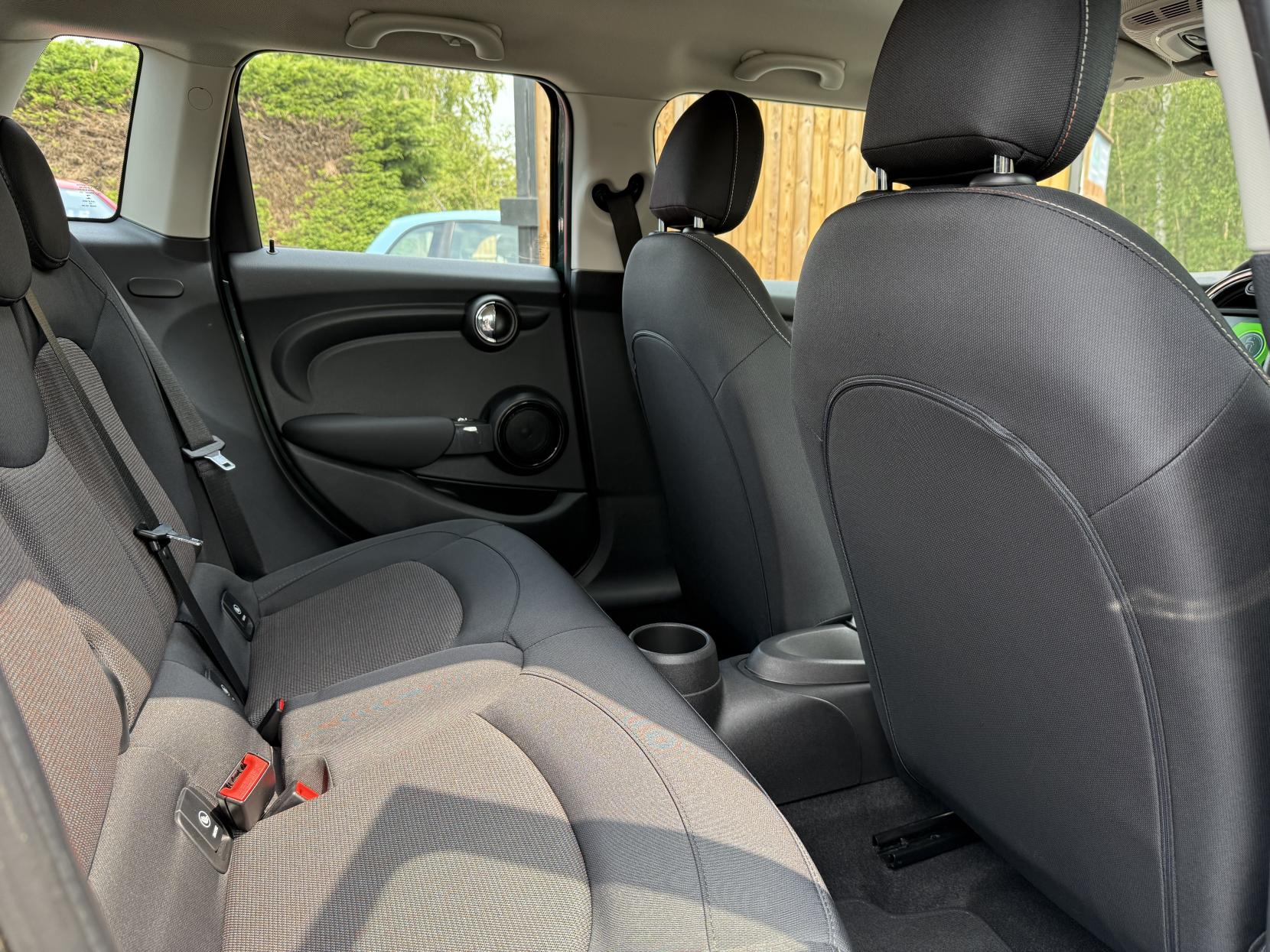 MINI Hatch 1.5 Cooper Hatchback 5dr Petrol Manual Euro 6 (s/s) (136 ps)