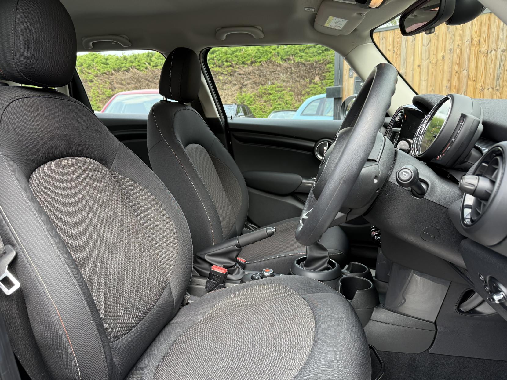 MINI Hatch 1.5 Cooper Hatchback 5dr Petrol Manual Euro 6 (s/s) (136 ps)