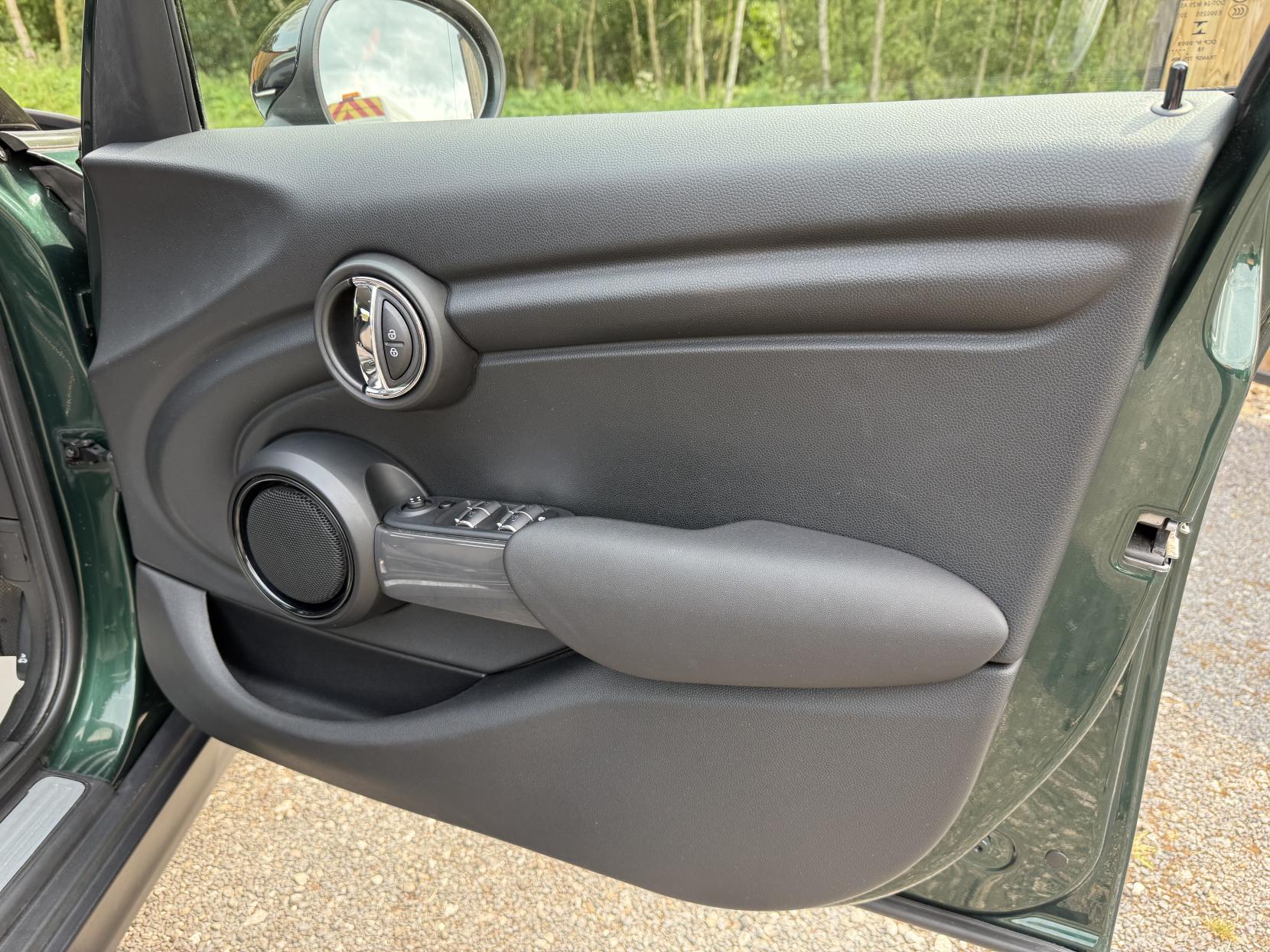 MINI Hatch 1.5 Cooper Hatchback 5dr Petrol Manual Euro 6 (s/s) (136 ps)