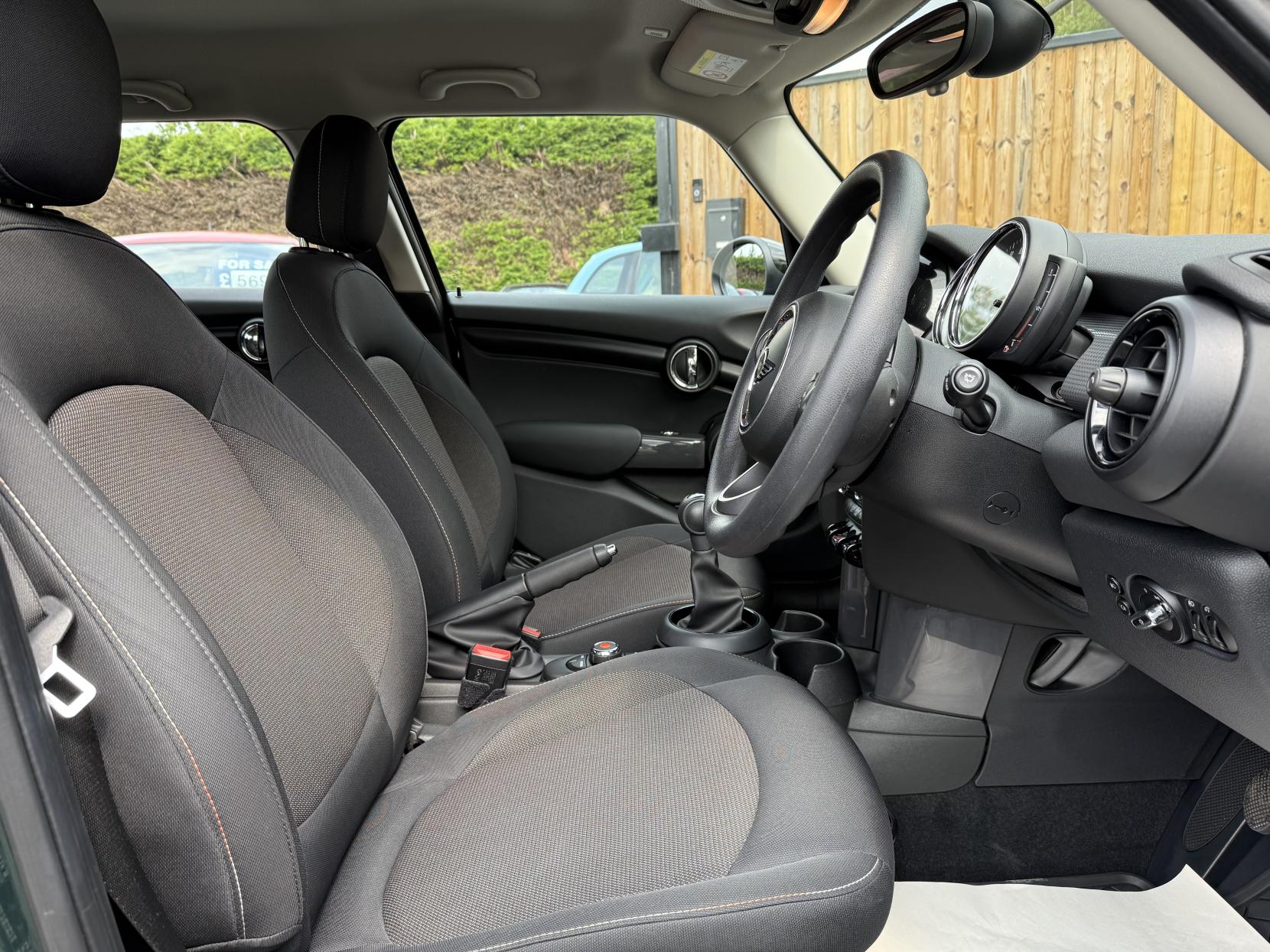 MINI Hatch 1.5 Cooper Hatchback 5dr Petrol Manual Euro 6 (s/s) (136 ps)